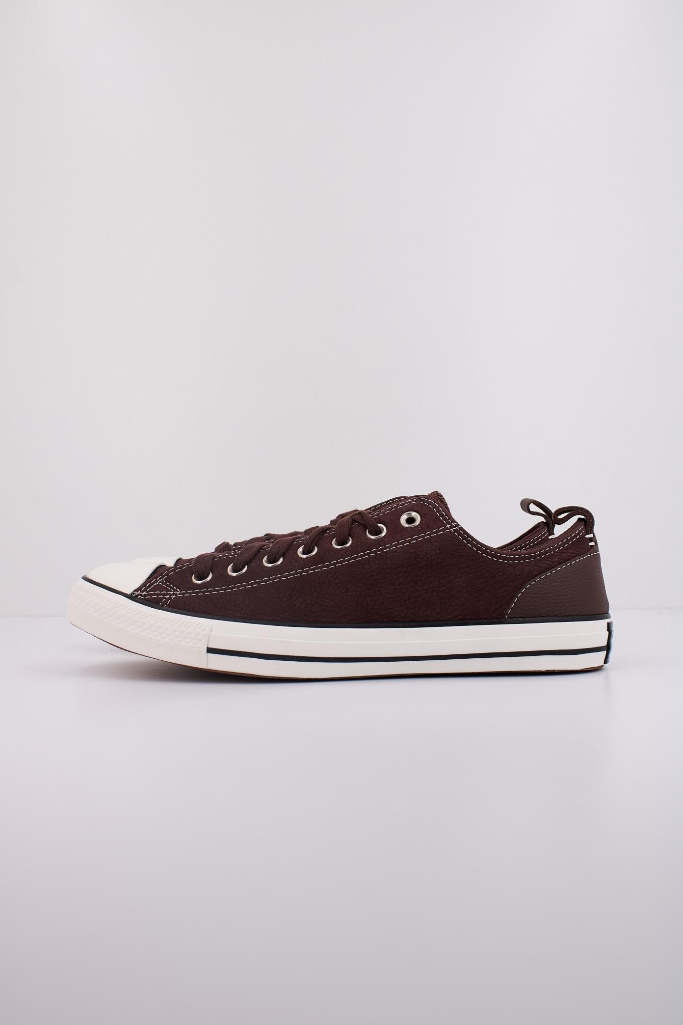 CONVERSE CTAS WIDE OX ETERNAL en color MARRON  (1)