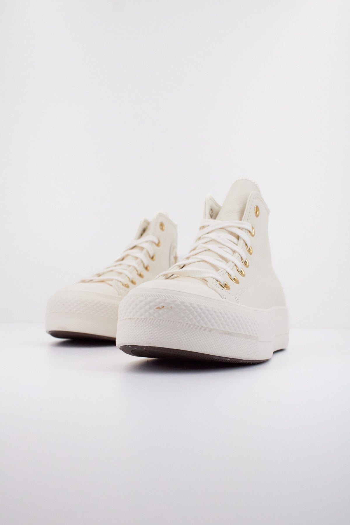 CONVERSE CTAS LIFT HI en color BLANCO  (2)