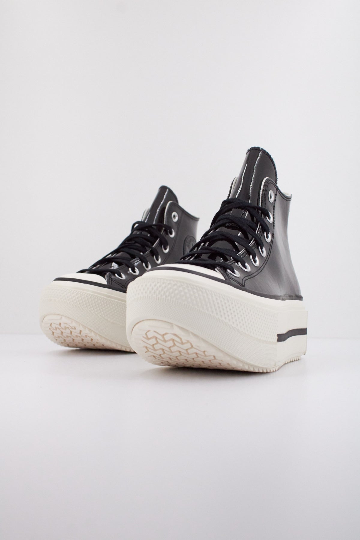 CONVERSE CHUCK TAYLOR ALL STAR LIFT DOUBLE STACK PLATFORM PATENT LEATHER en color NEGRO  (2)