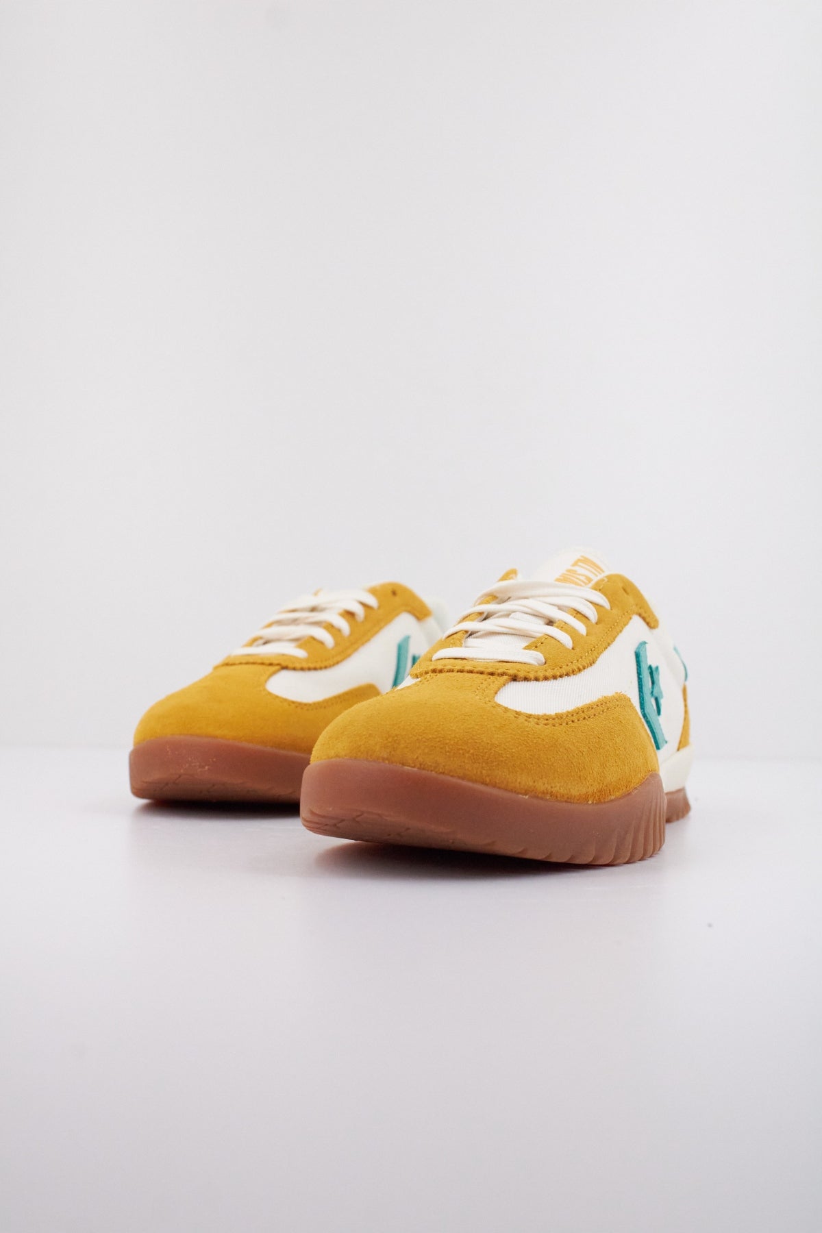 CONVERSE RUN STAR TRAINER en color AMARILLO  (2)