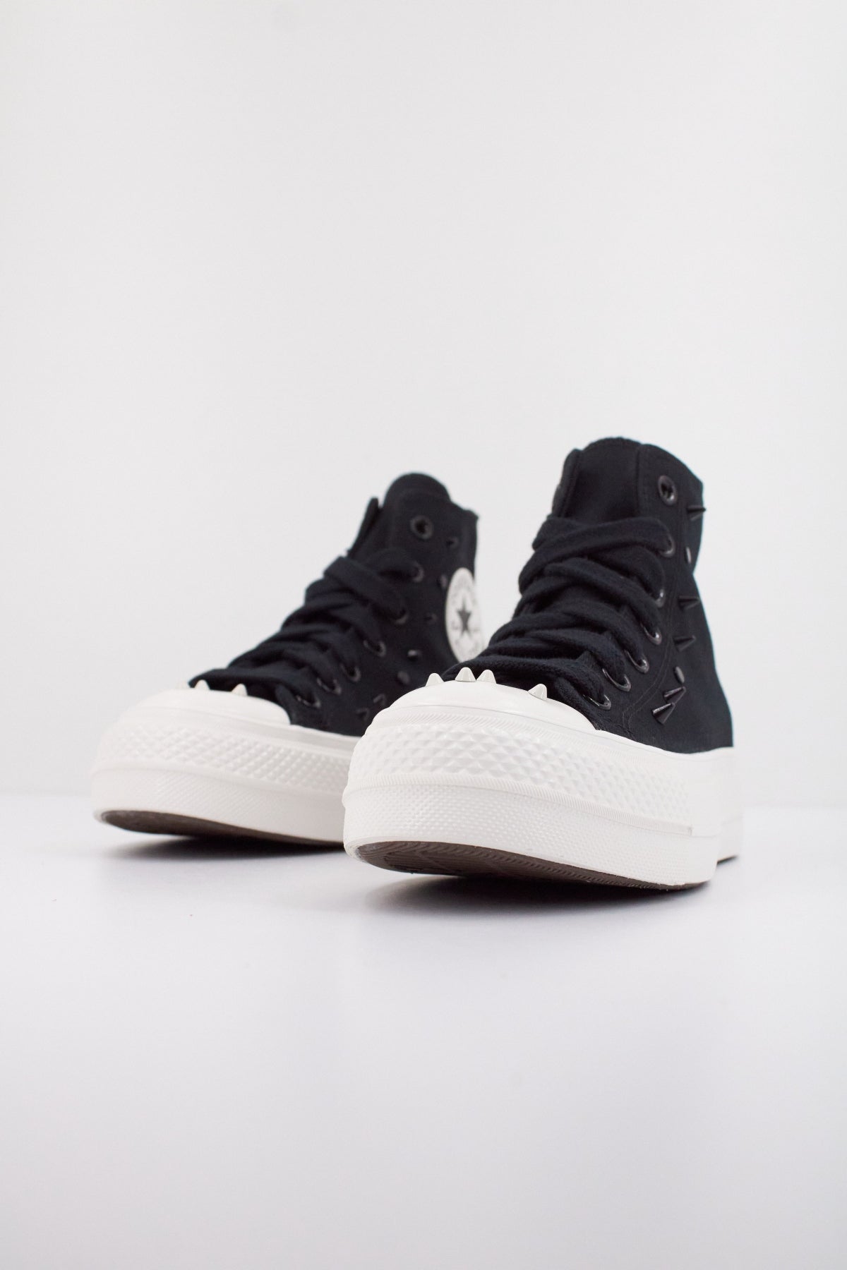 CONVERSE  CHUCK TAYLOR ALL STAR LIFT  PLATFORM SPIKES en color NEGRO  (2)