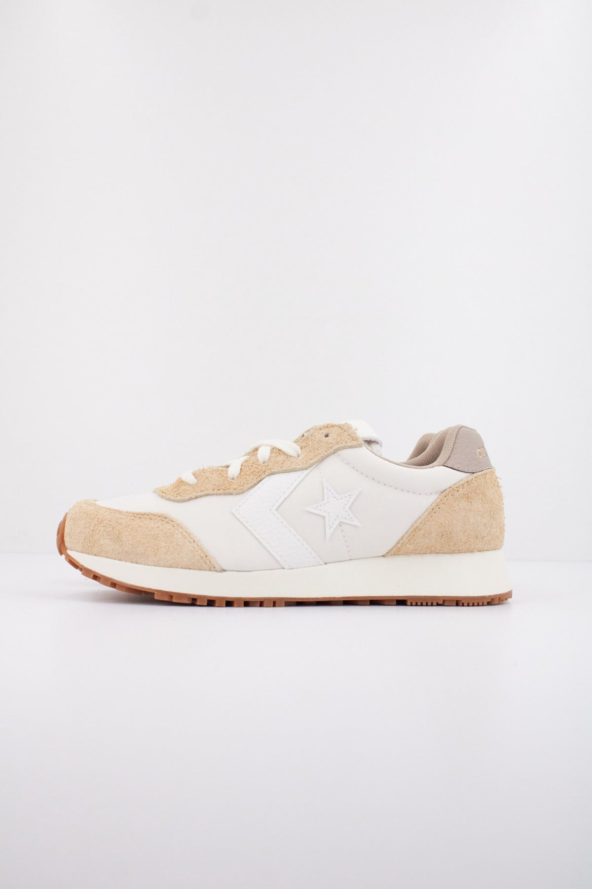 CONVERSE  OMEGA TRAINER  en color BEIS  (1)