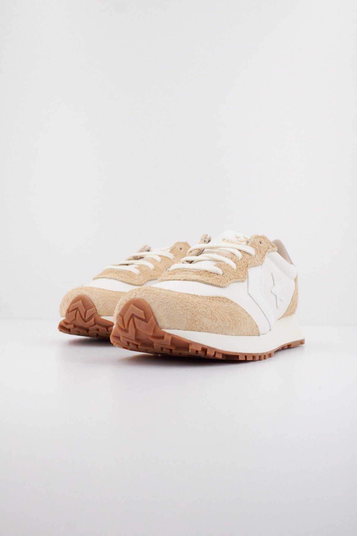 CONVERSE  OMEGA TRAINER  en color BEIS  (2)