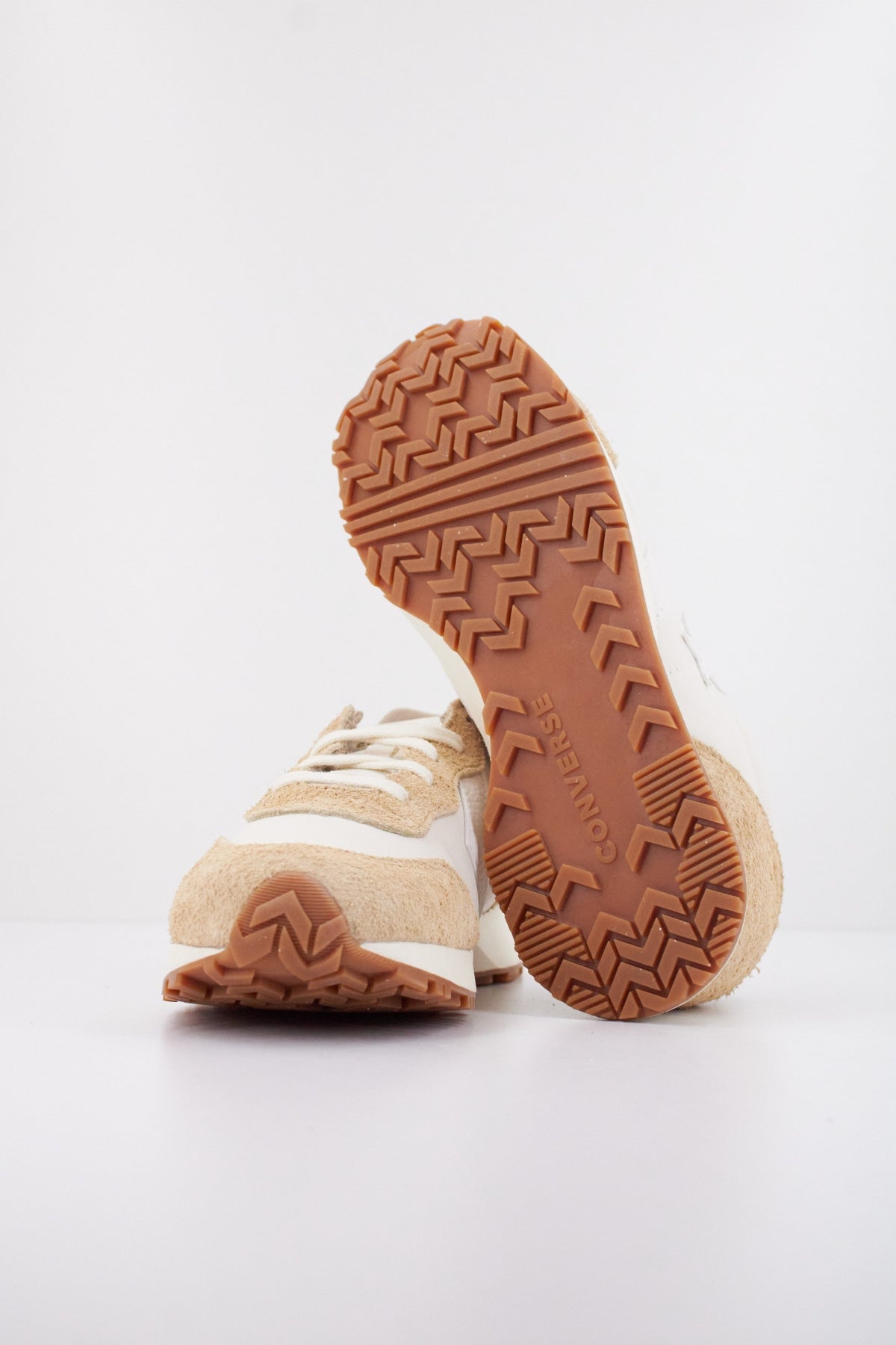 CONVERSE  OMEGA TRAINER  en color BEIS  (5)