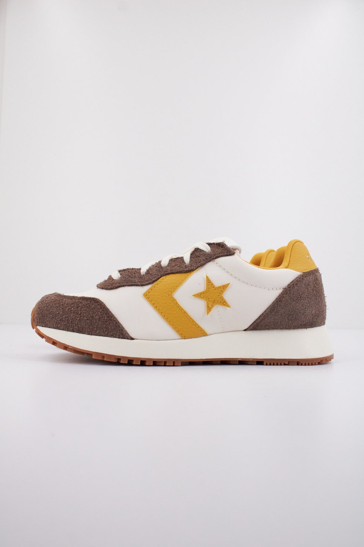 CONVERSE OMEGA TRAINER en color MARRON  (1)