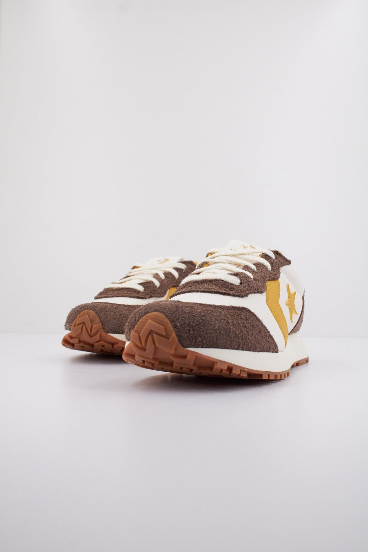 CONVERSE OMEGA TRAINER en color MARRON  (2)