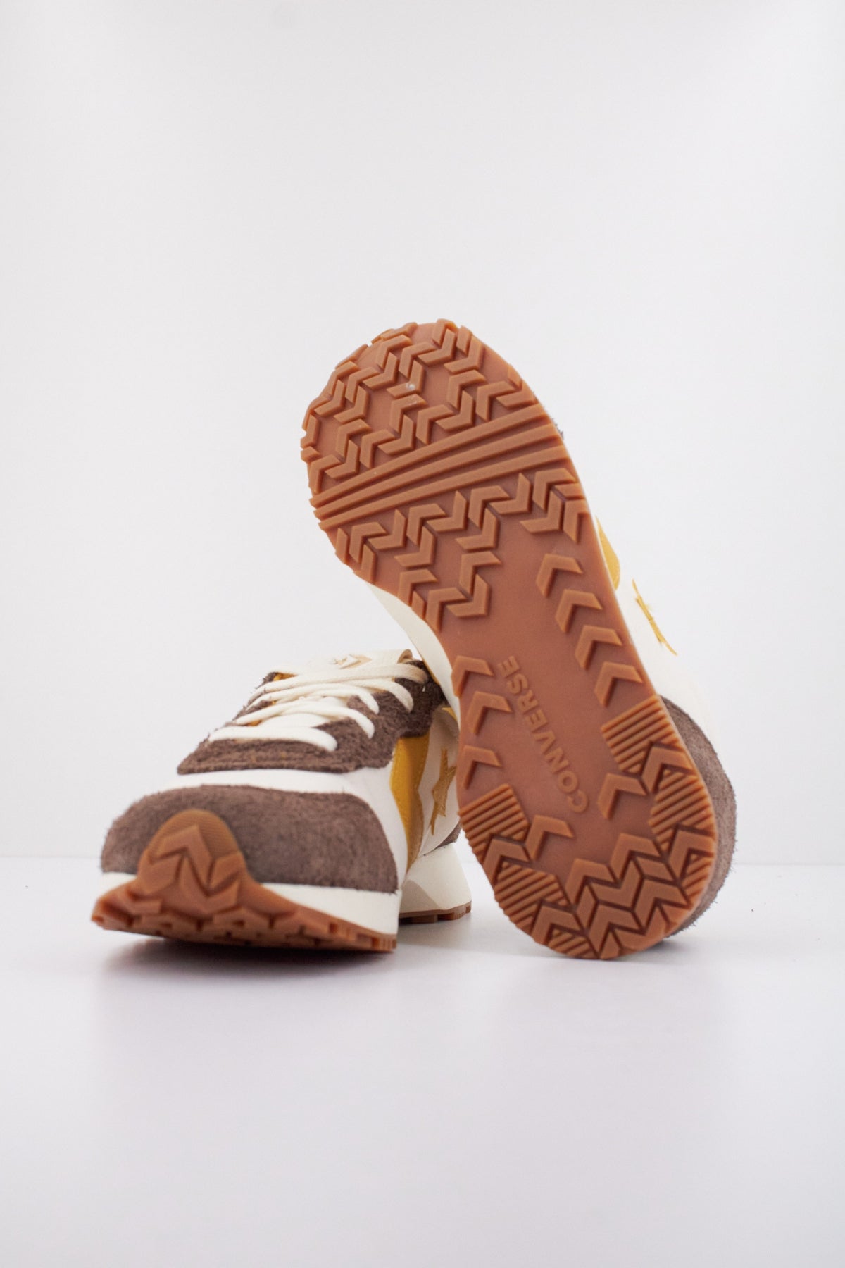 CONVERSE OMEGA TRAINER en color MARRON  (5)