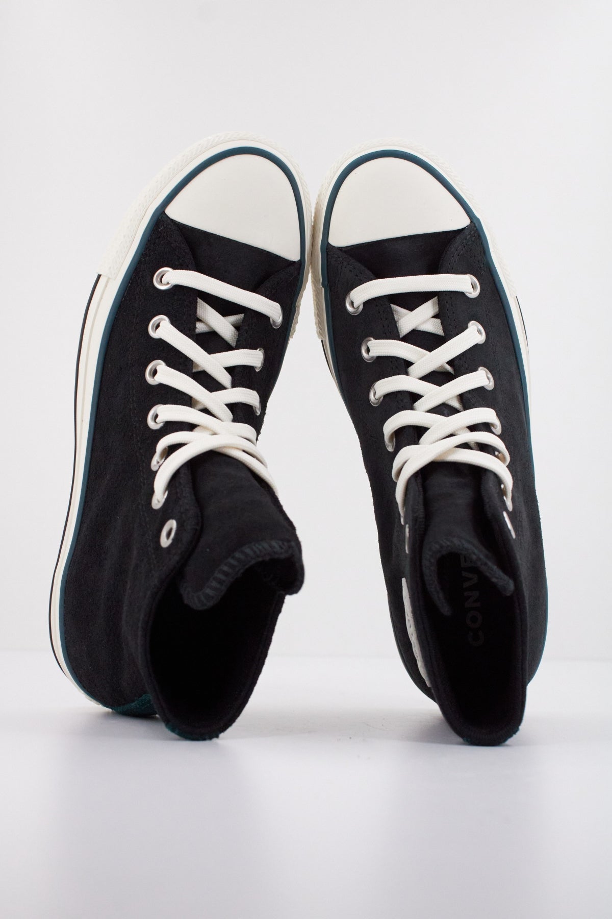CONVERSE CHUCK TAYLOR ALL STAR CONTRAST SUEDE en color NEGRO  (3)