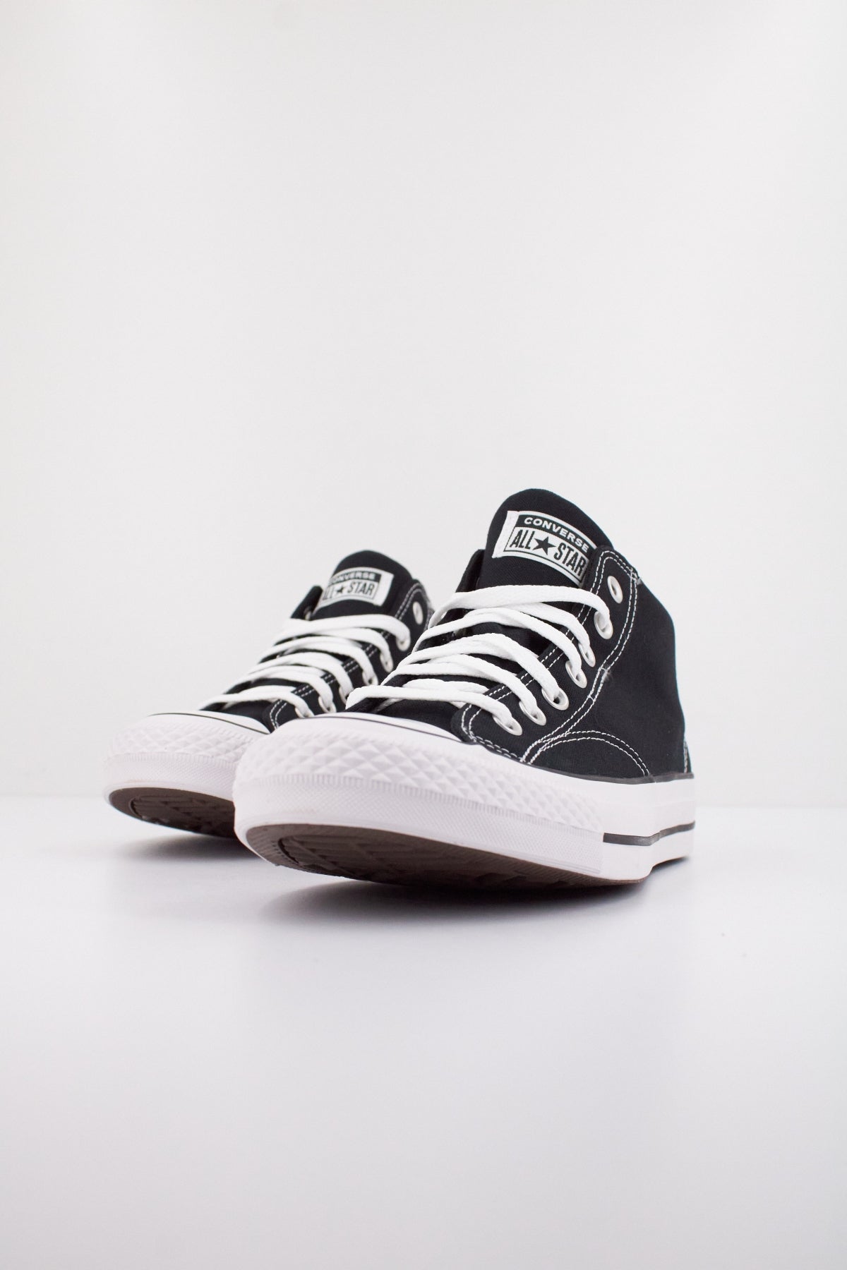 CONVERSE CTAS MALDEN STREET MID en color NEGRO  (2)