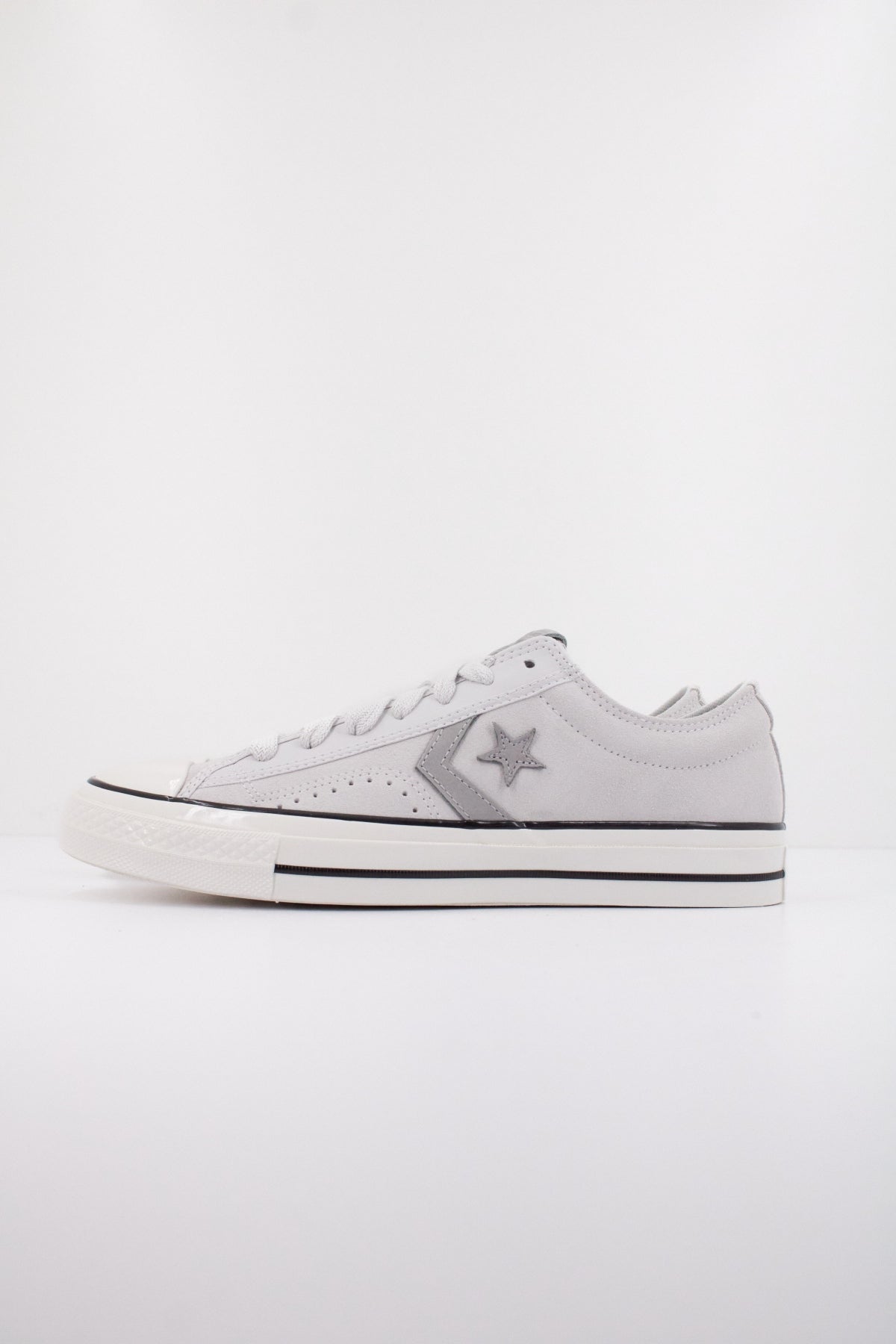 CONVERSE STAR PLAYER  SUEDE REMIX en color GRIS  (1)
