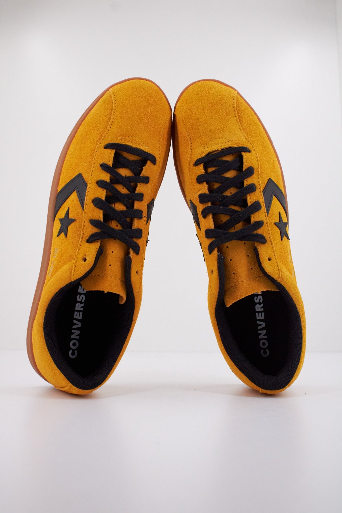 CONVERSE ALL STAR CLASSIC TRAINER SUEDE en color AMARILLO  (3)