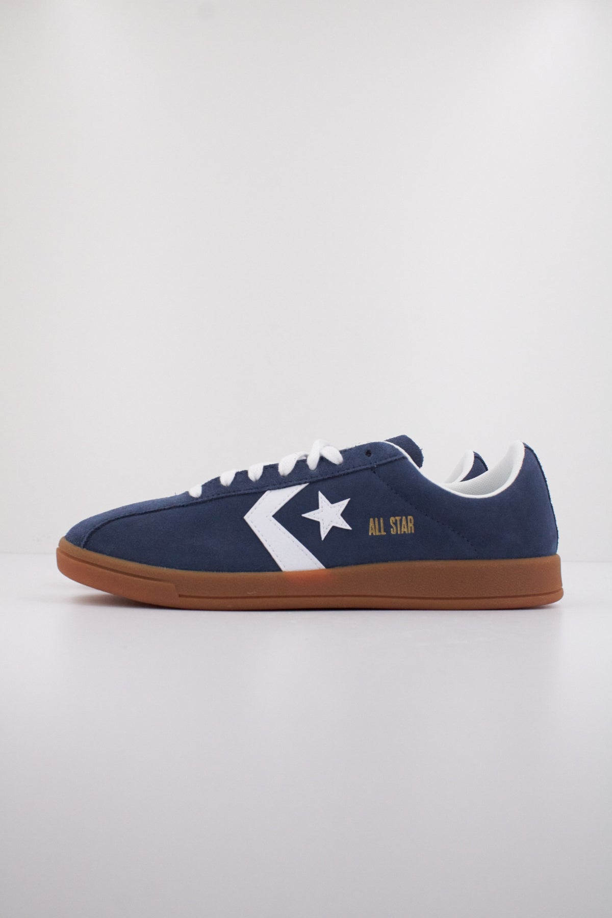 CONVERSE CLASSIC TRAINER SUEDE en color AZUL  (1)
