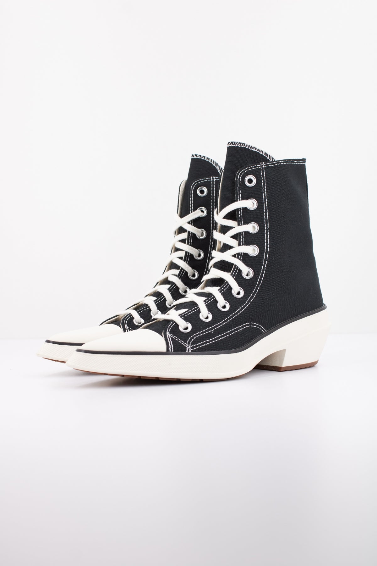 CONVERSE CHUCK  DE LUXE POINTED HI en color NEGRO  (2)