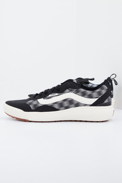 VANS UA ULTRARANGE EXO en color NEGRO  (2)
