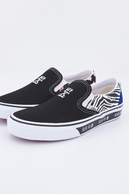 VANS UA CLASSIC SLIP-ON en color NEGRO  (1)