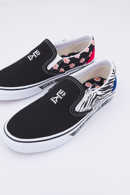 VANS UA CLASSIC SLIP-ON en color NEGRO  (3)