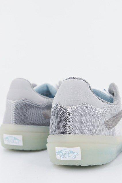 VANS UA EVDNT ULTIMATEWAFFL en color GRIS  (3)