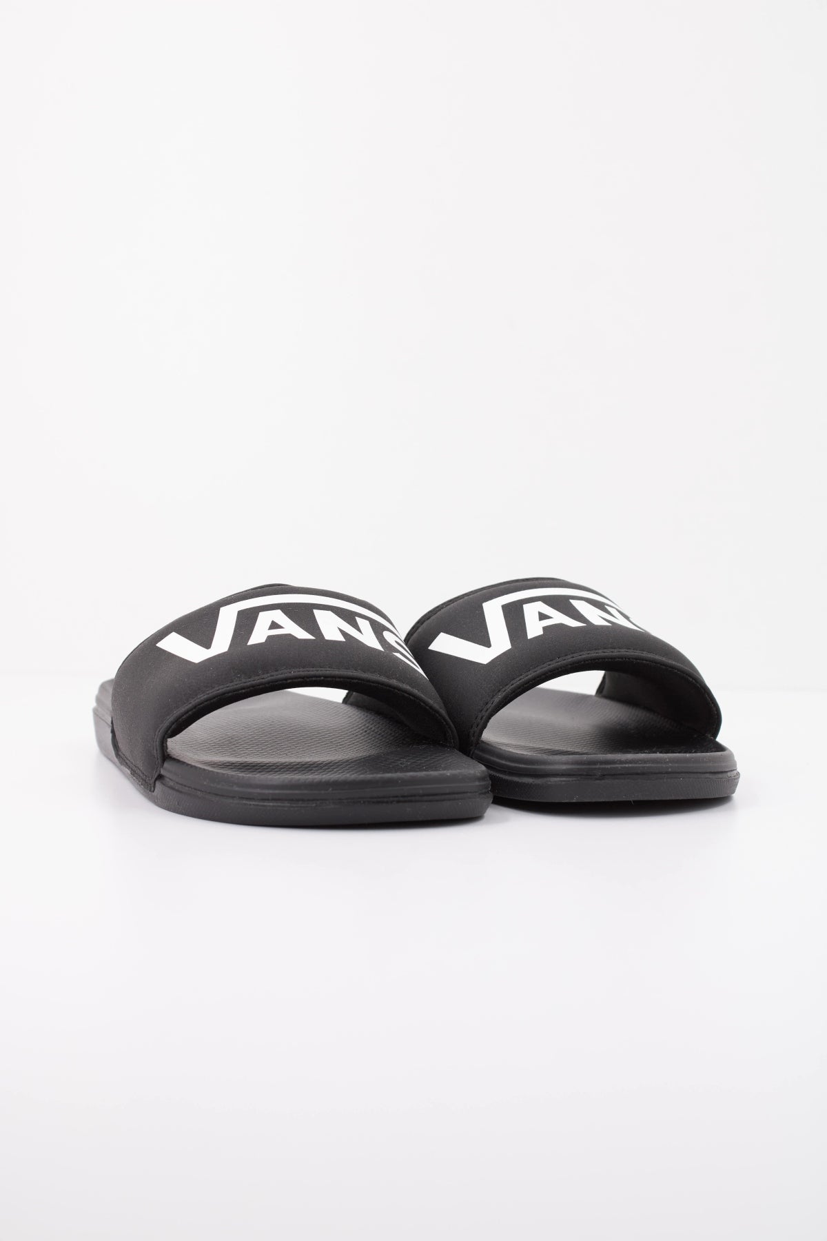 VANS LA COSTA SLIDE-ON en color NEGRO  (2)