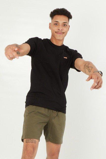 VANS LEFT CHEST LOGO TEE en color NEGRO  (1)