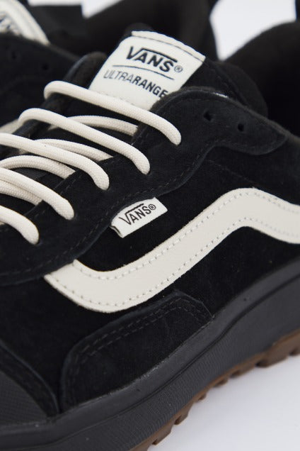 VANS UA ULTRARANGE en color NEGRO  (3)