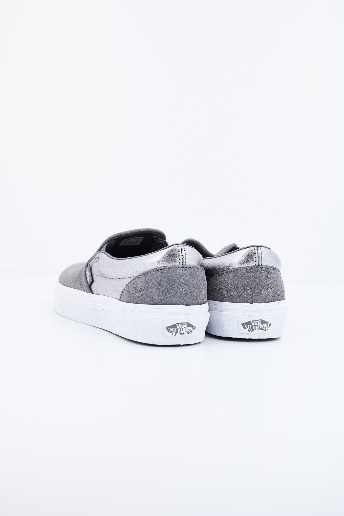 VANS CLASSIC SLIP-ON en color GRIS  (3)