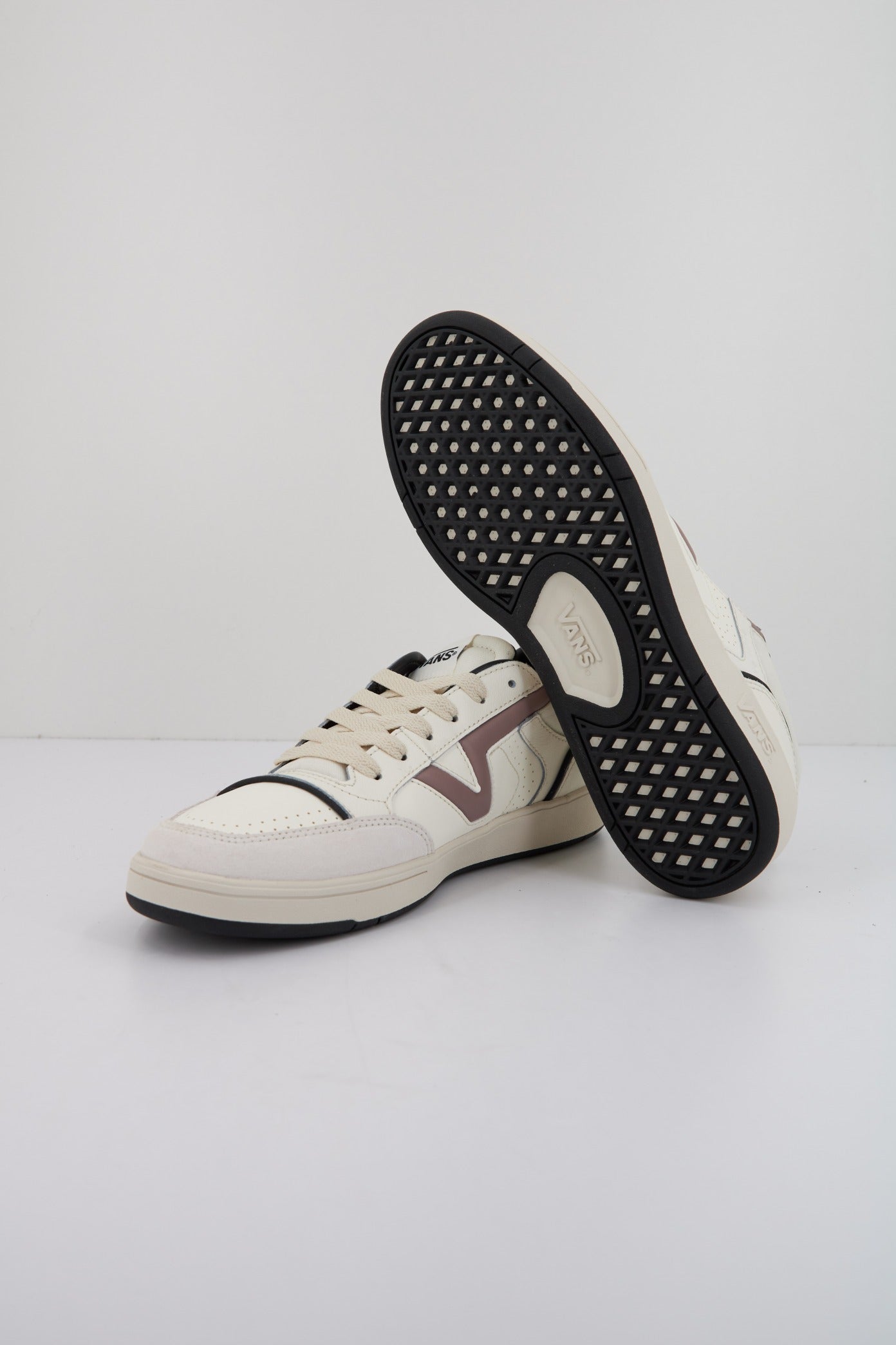 VANS LOWLAND CC JMP R VINTA en color BLANCO  (4)