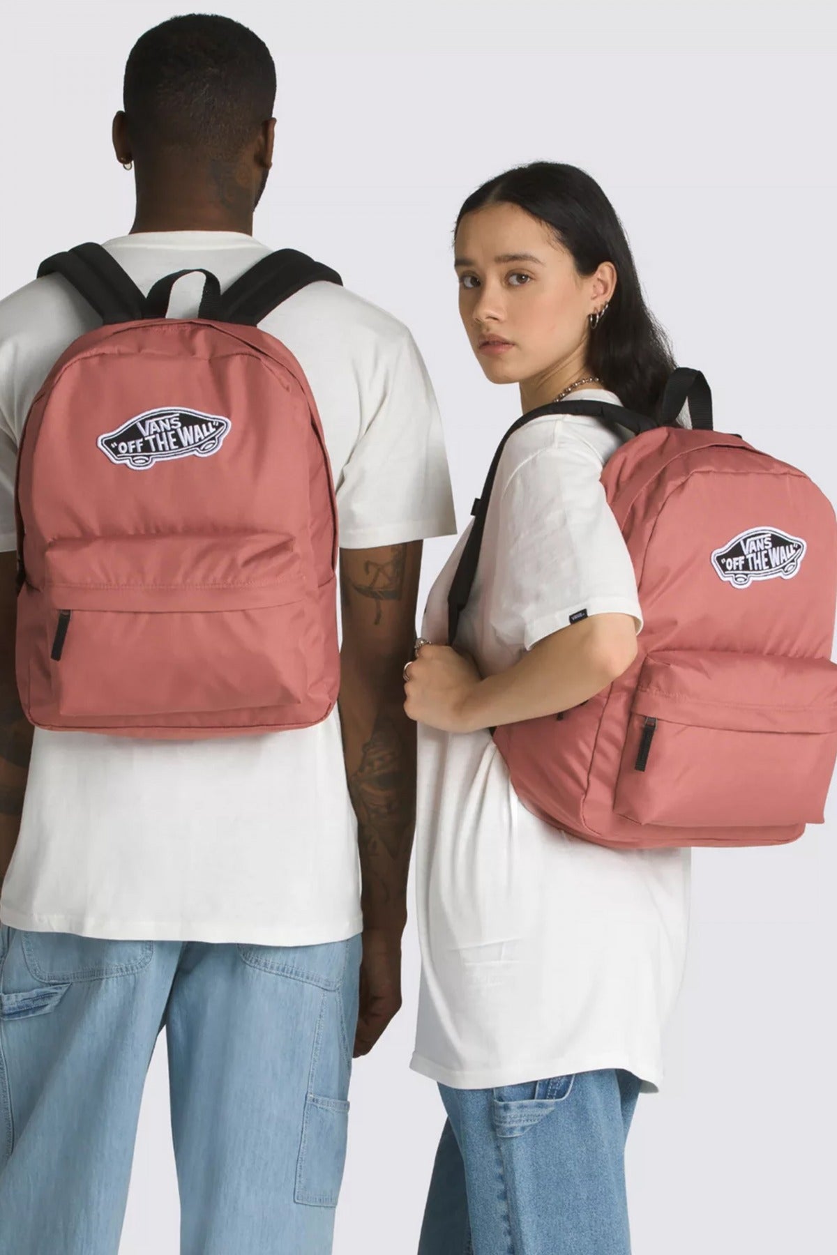 VANS WM REALM BACKPACK en color BURDEOS  (4)