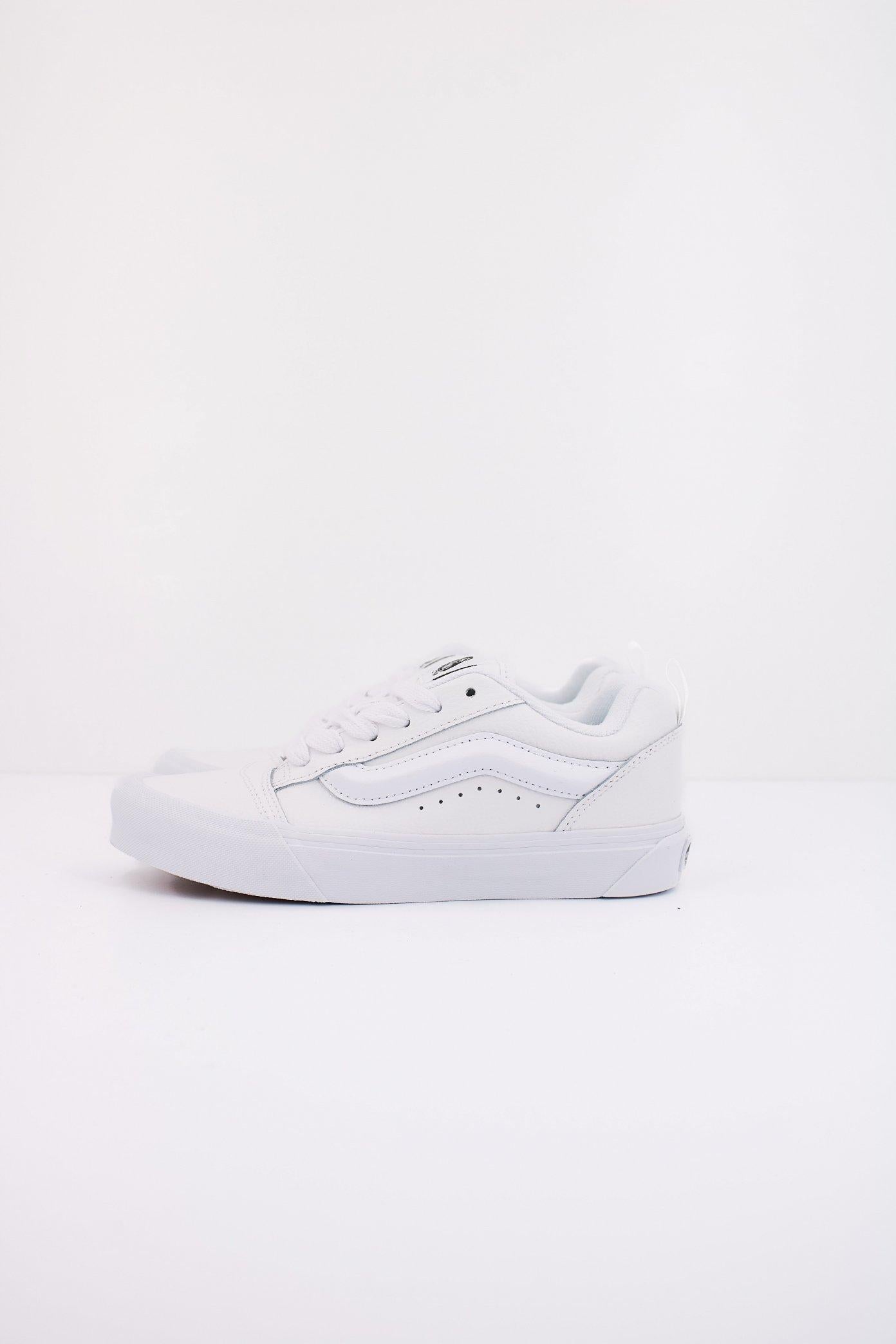 VANS  KNU SKOOL en color BLANCO  (1)