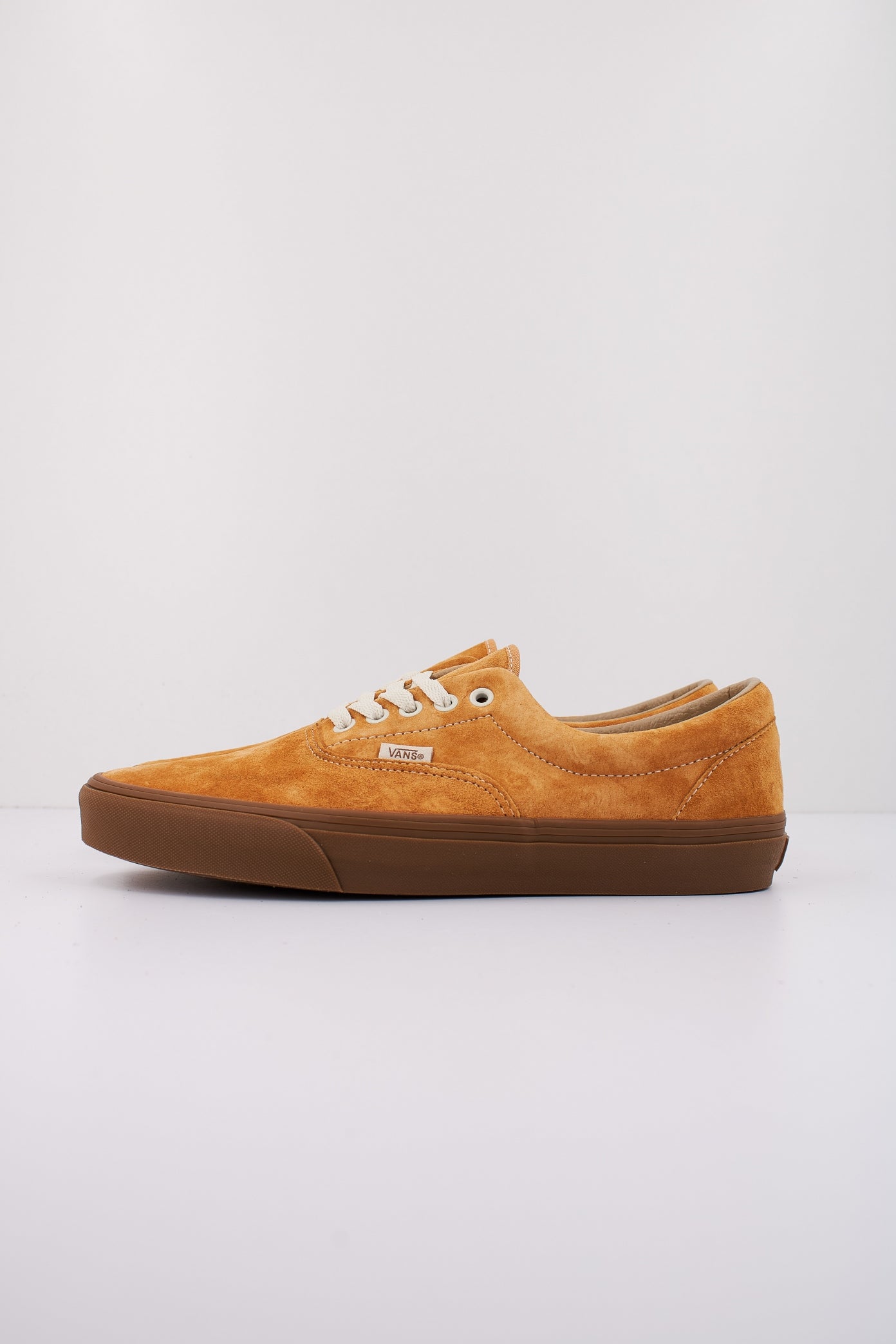 VANS ERA PIG SUEDE en color AMARILLO  (1)