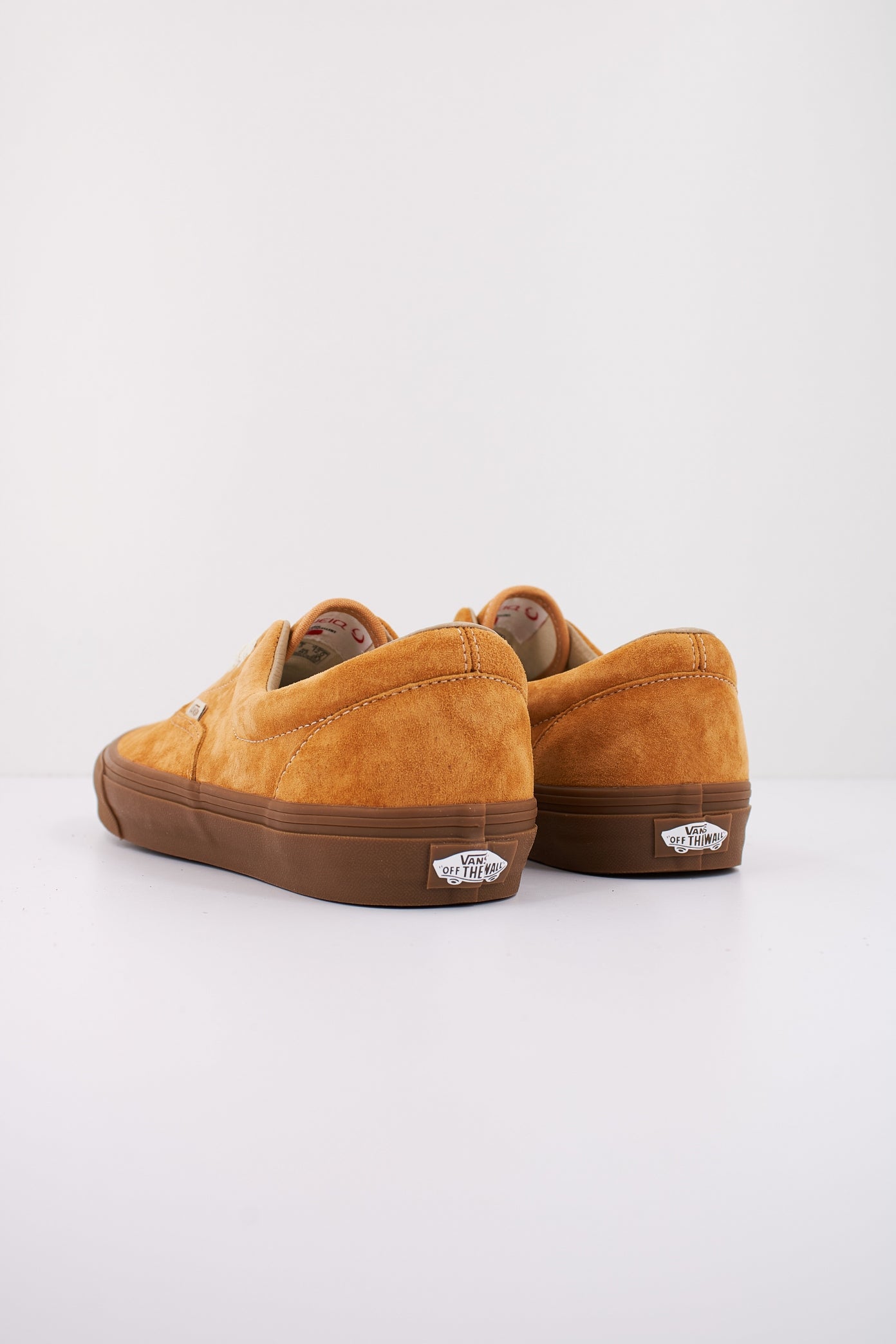 VANS ERA PIG SUEDE en color AMARILLO  (3)