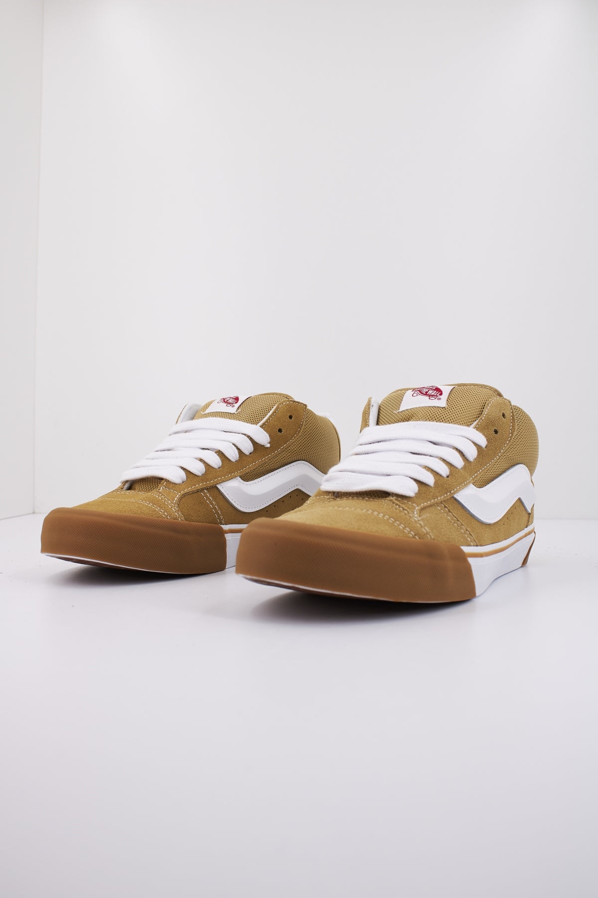 VANS KNU MID en color MARRON CLARO  (2)