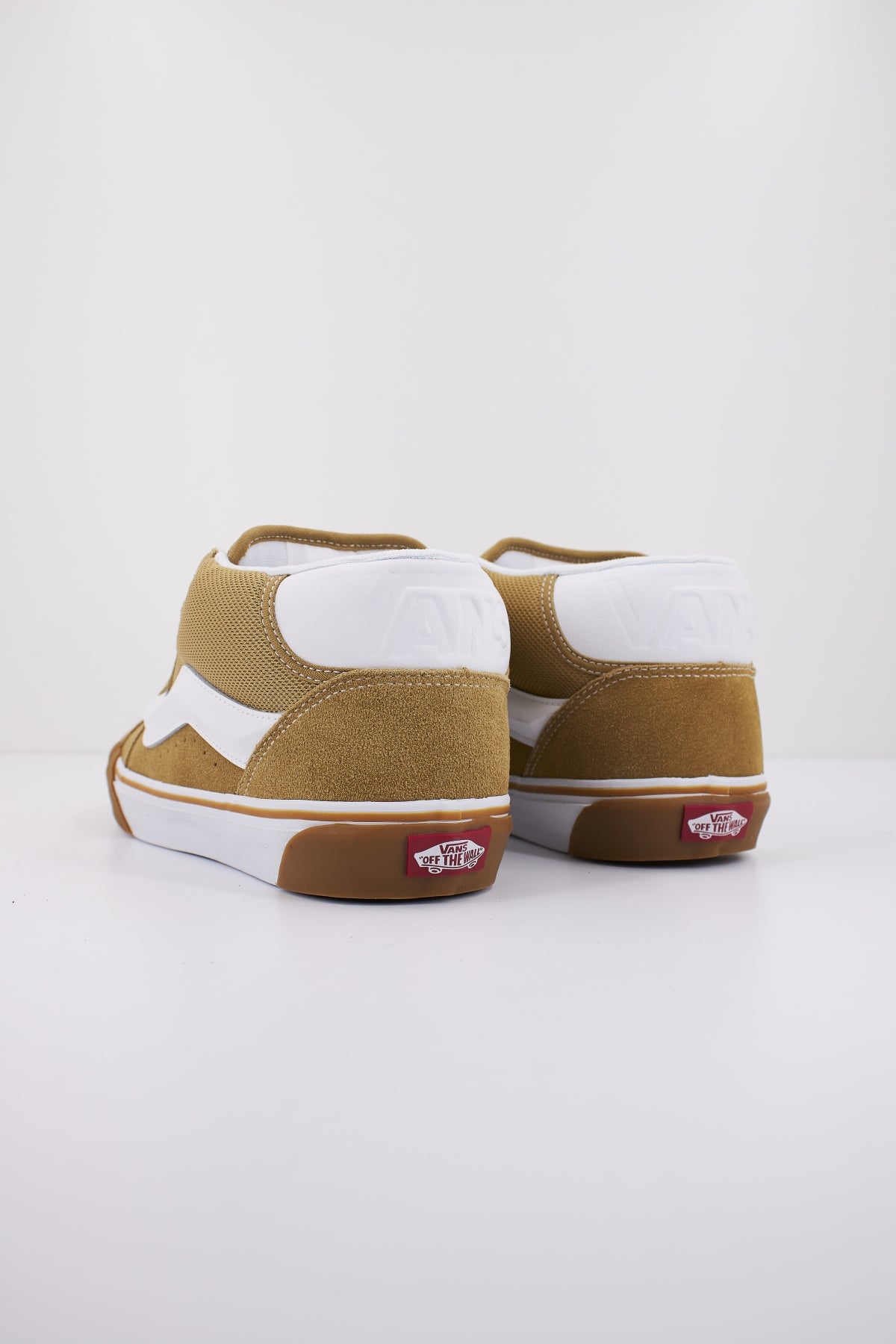 VANS KNU MID en color MARRON CLARO  (3)