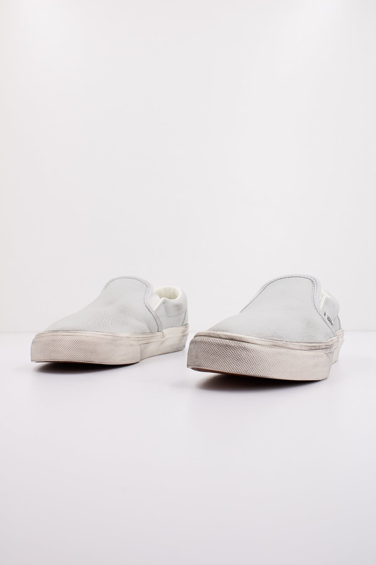 VANS CLASSIC SLIP-ON DELICA en color GRIS  (2)