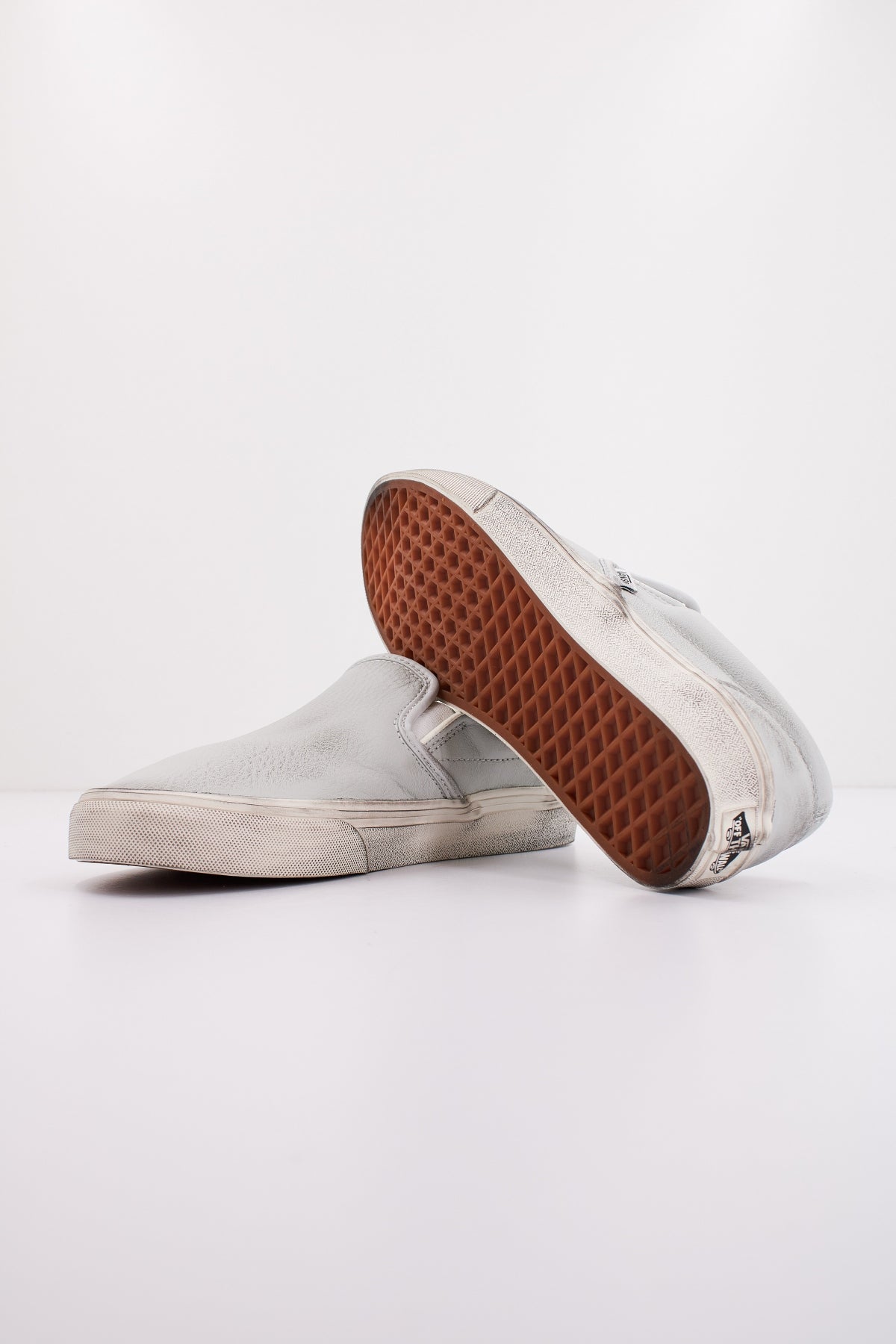 VANS CLASSIC SLIP-ON DELICA en color GRIS  (4)
