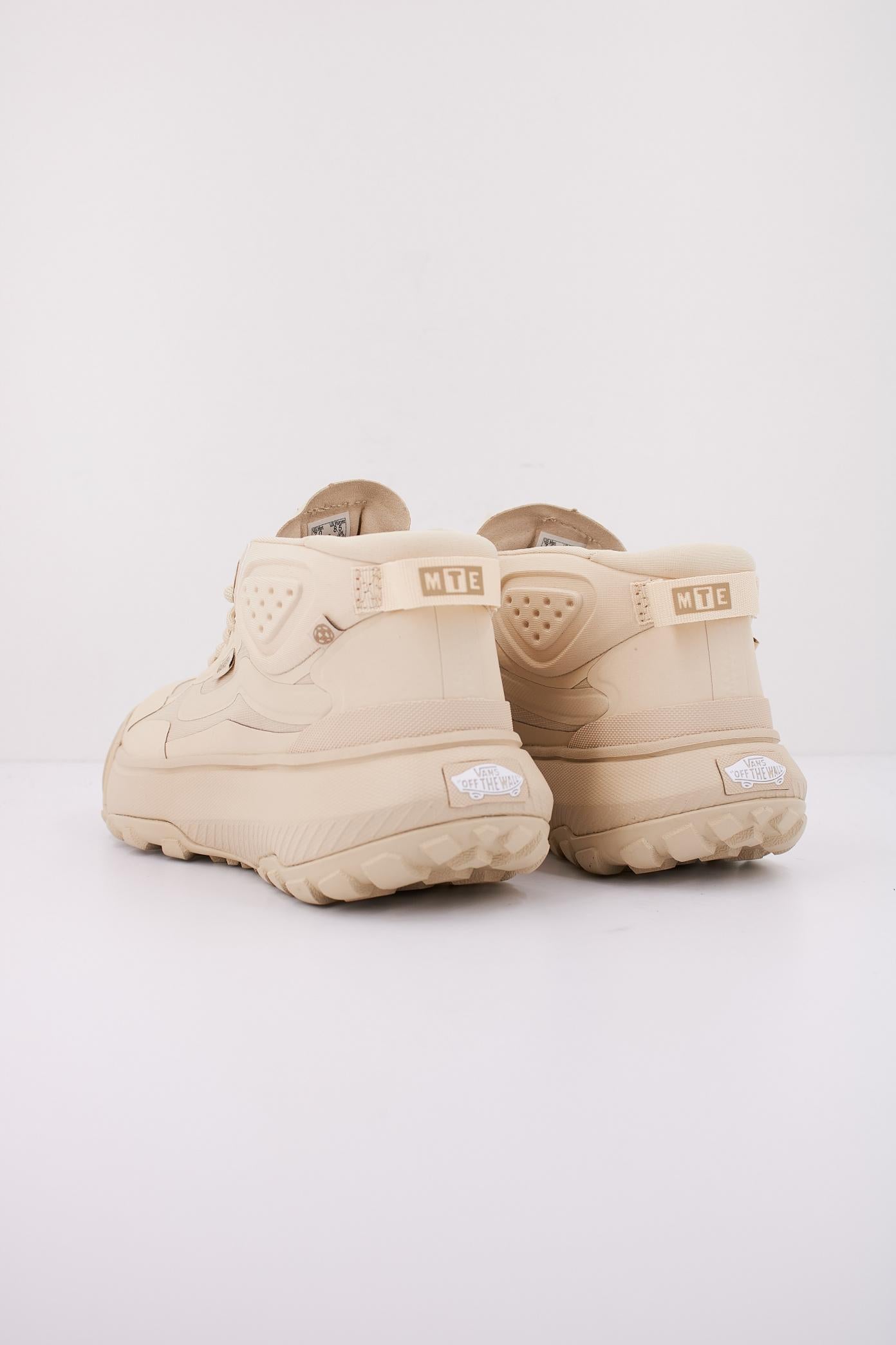 VANS  MTE CROSSPATH MID en color BEIS  (4)
