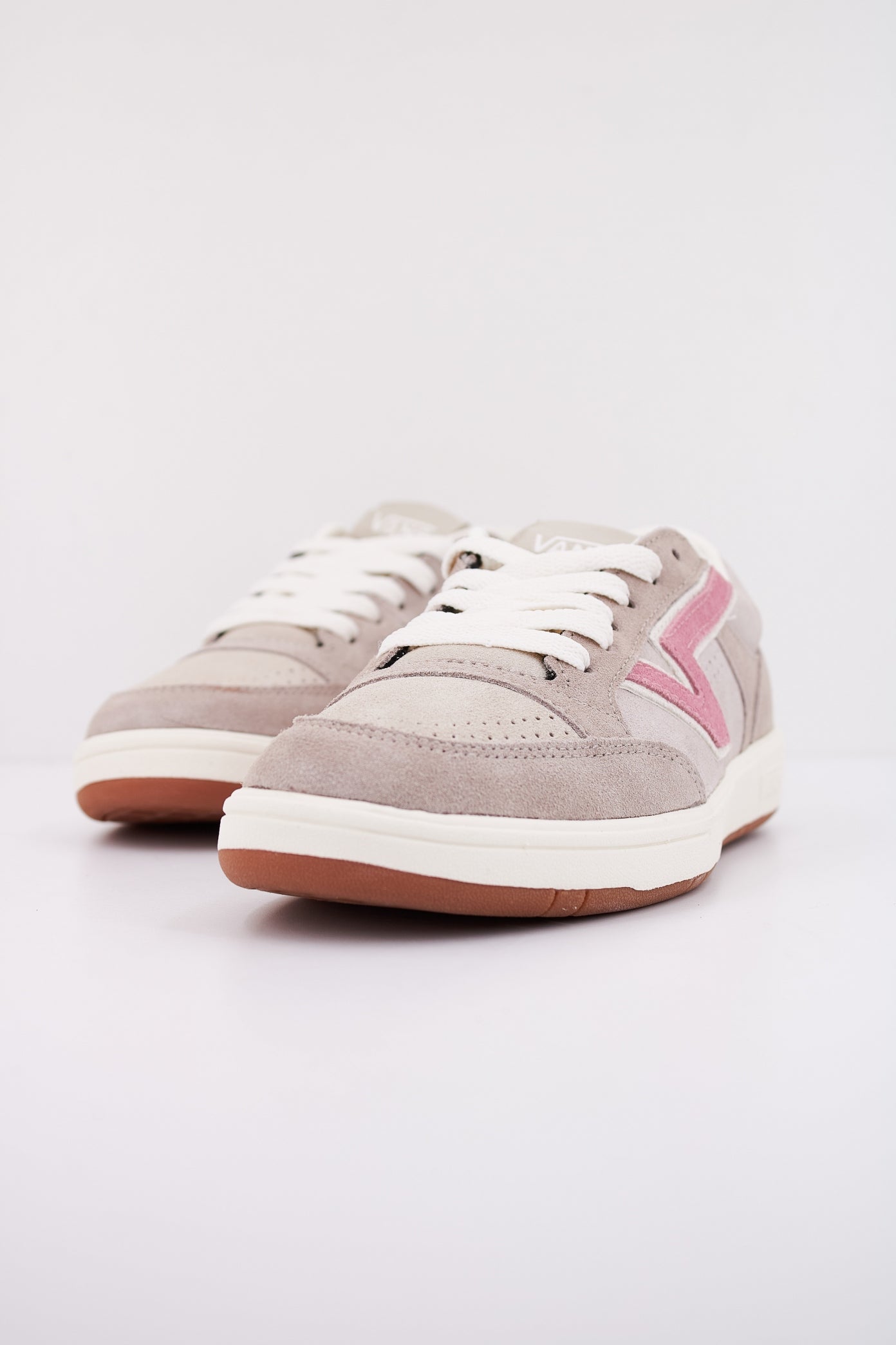 VANS LOWLAND CC COURT VIBE en color GRIS  (2)