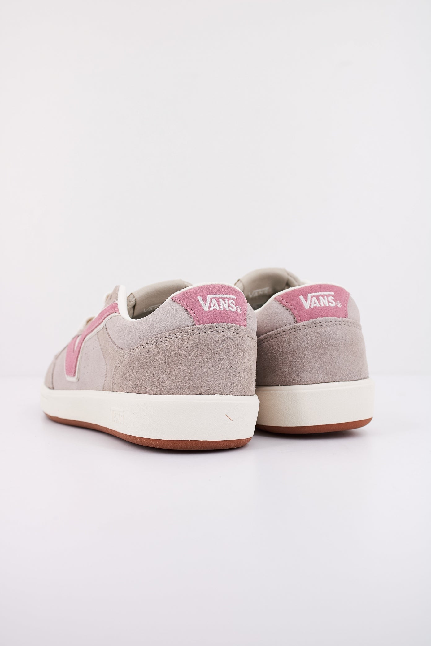 VANS LOWLAND CC COURT VIBE en color GRIS  (4)