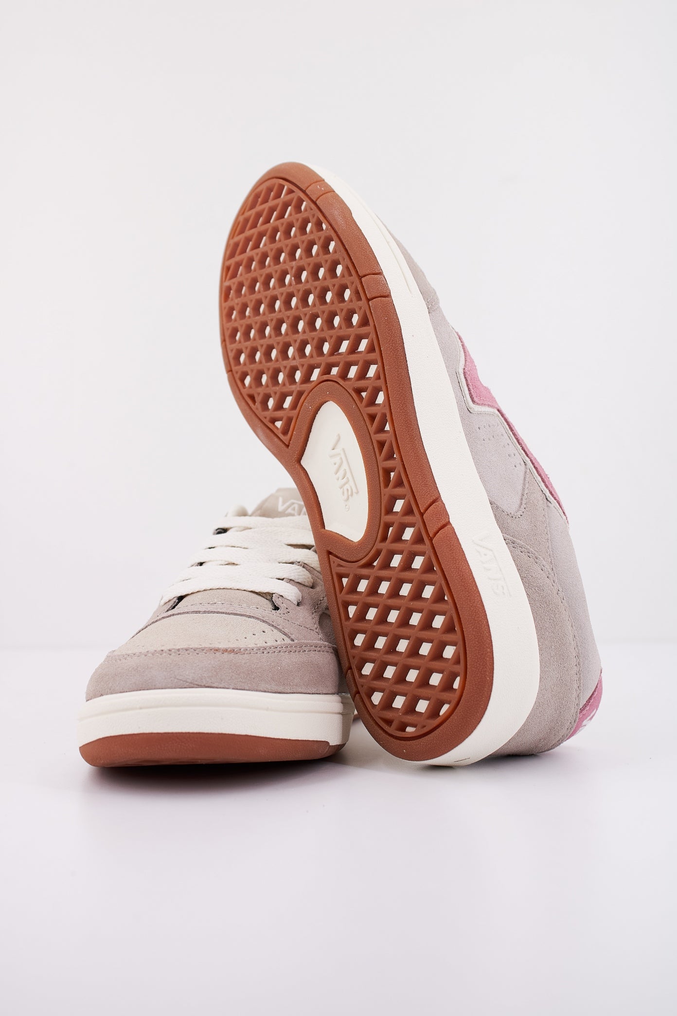 VANS LOWLAND CC COURT VIBE en color GRIS  (5)