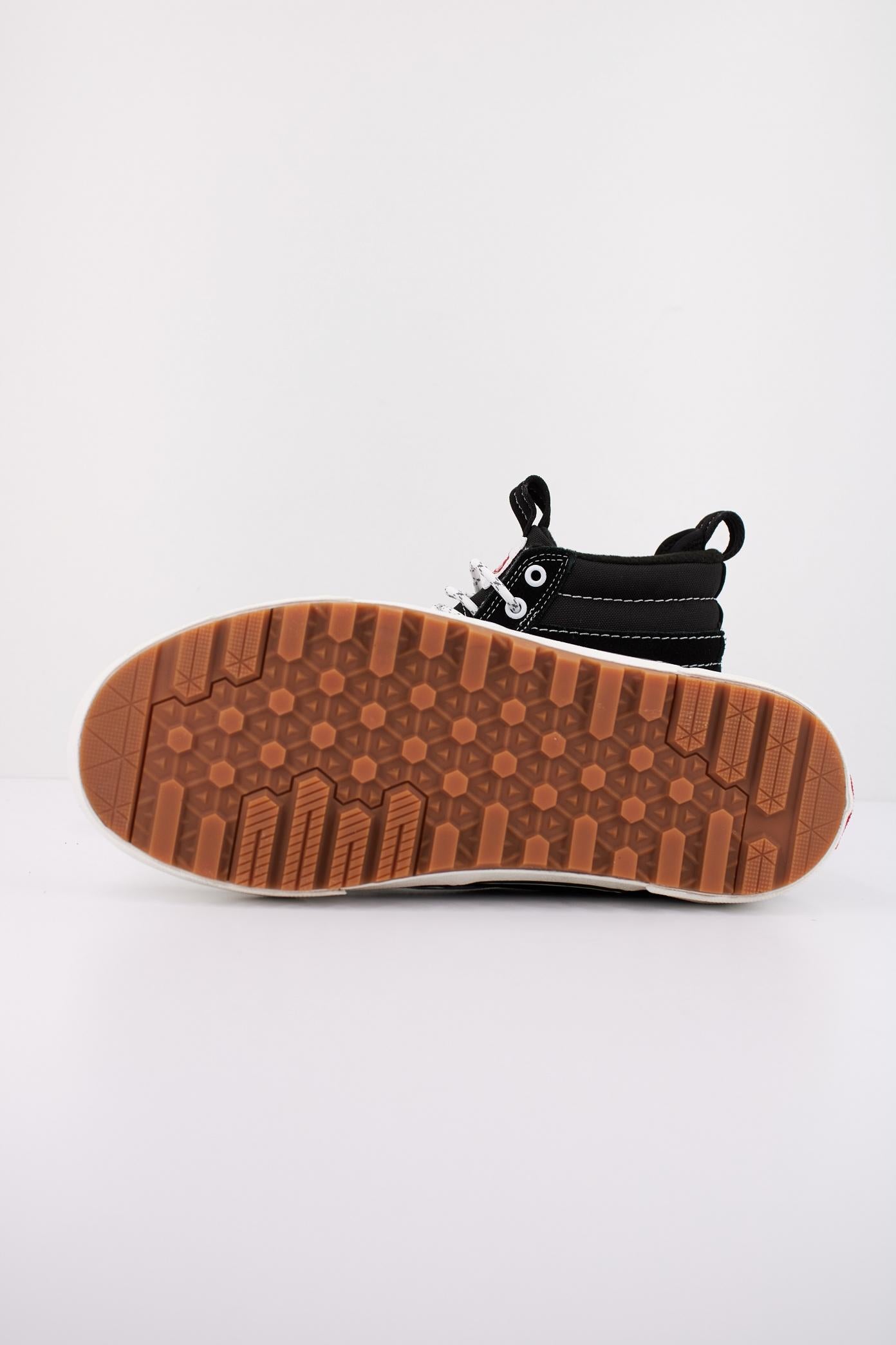 VANS MTE SK-HI WATERPROOF en color NEGRO  (5)