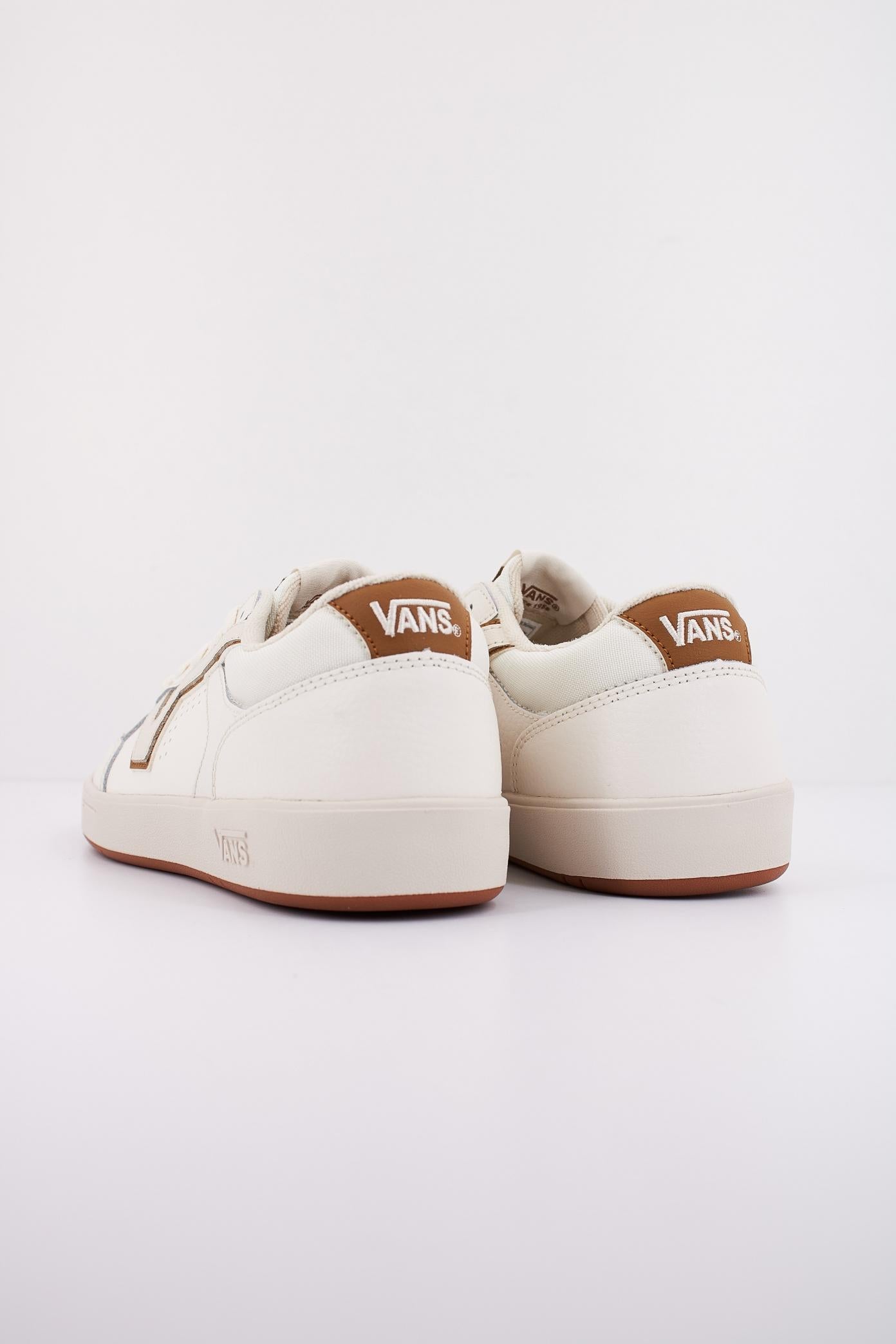 VANS  LOWLAND en color BLANCO  (4)