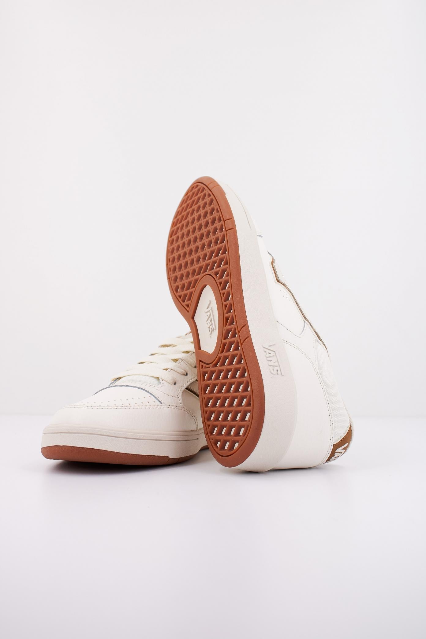 VANS  LOWLAND en color BLANCO  (5)