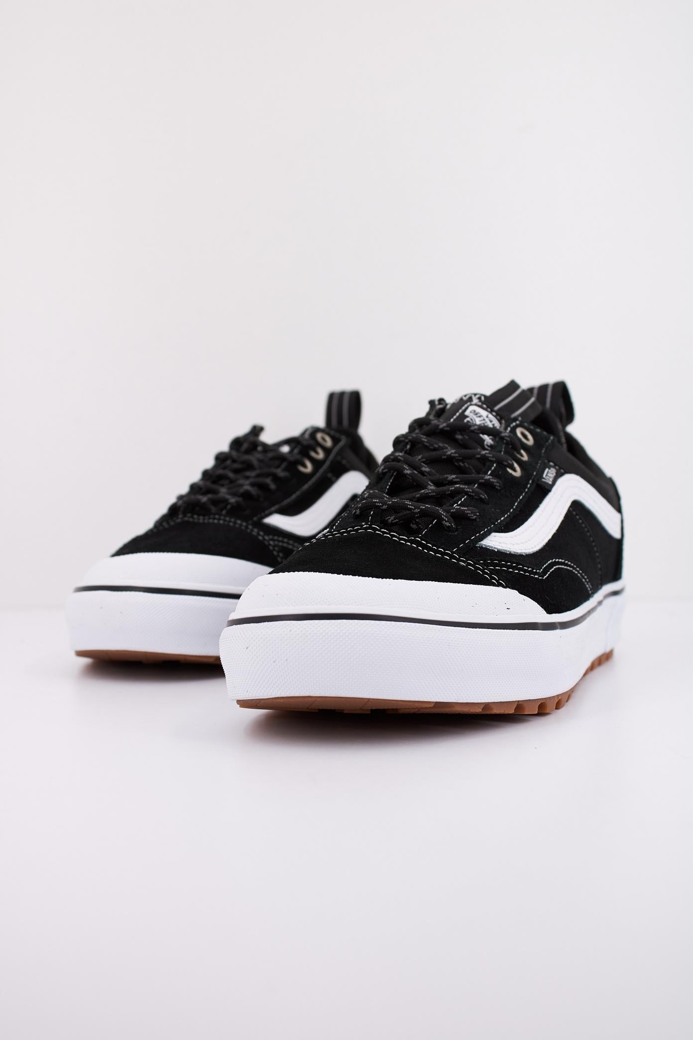 VANS MTE OLD SKOOL WATERPROOF en color NEGRO  (2)
