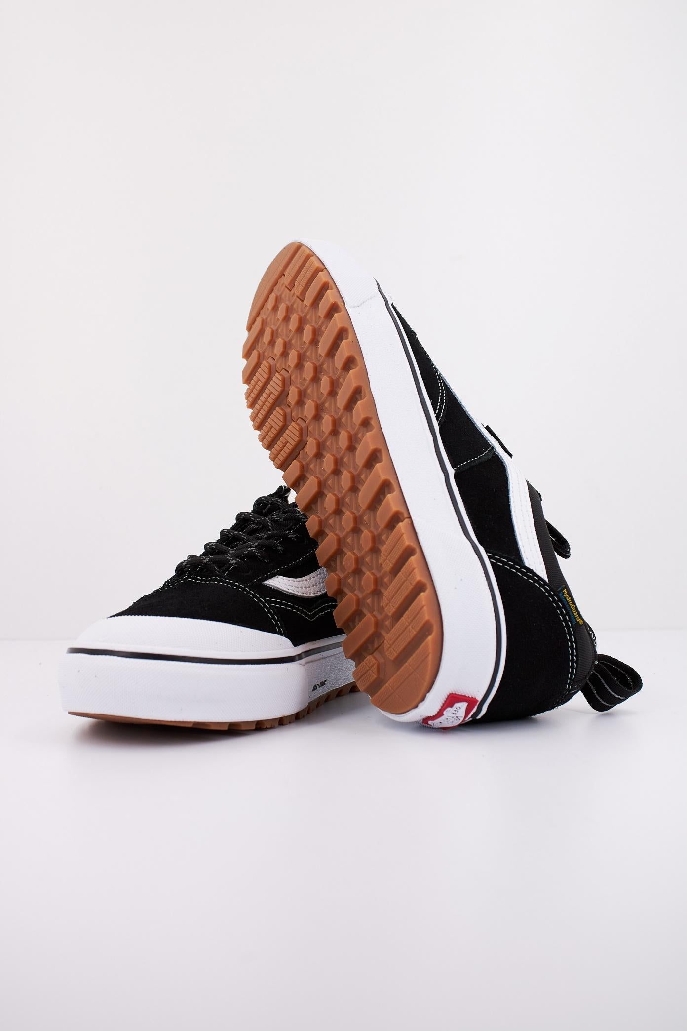 VANS MTE OLD SKOOL WATERPROOF en color NEGRO  (5)