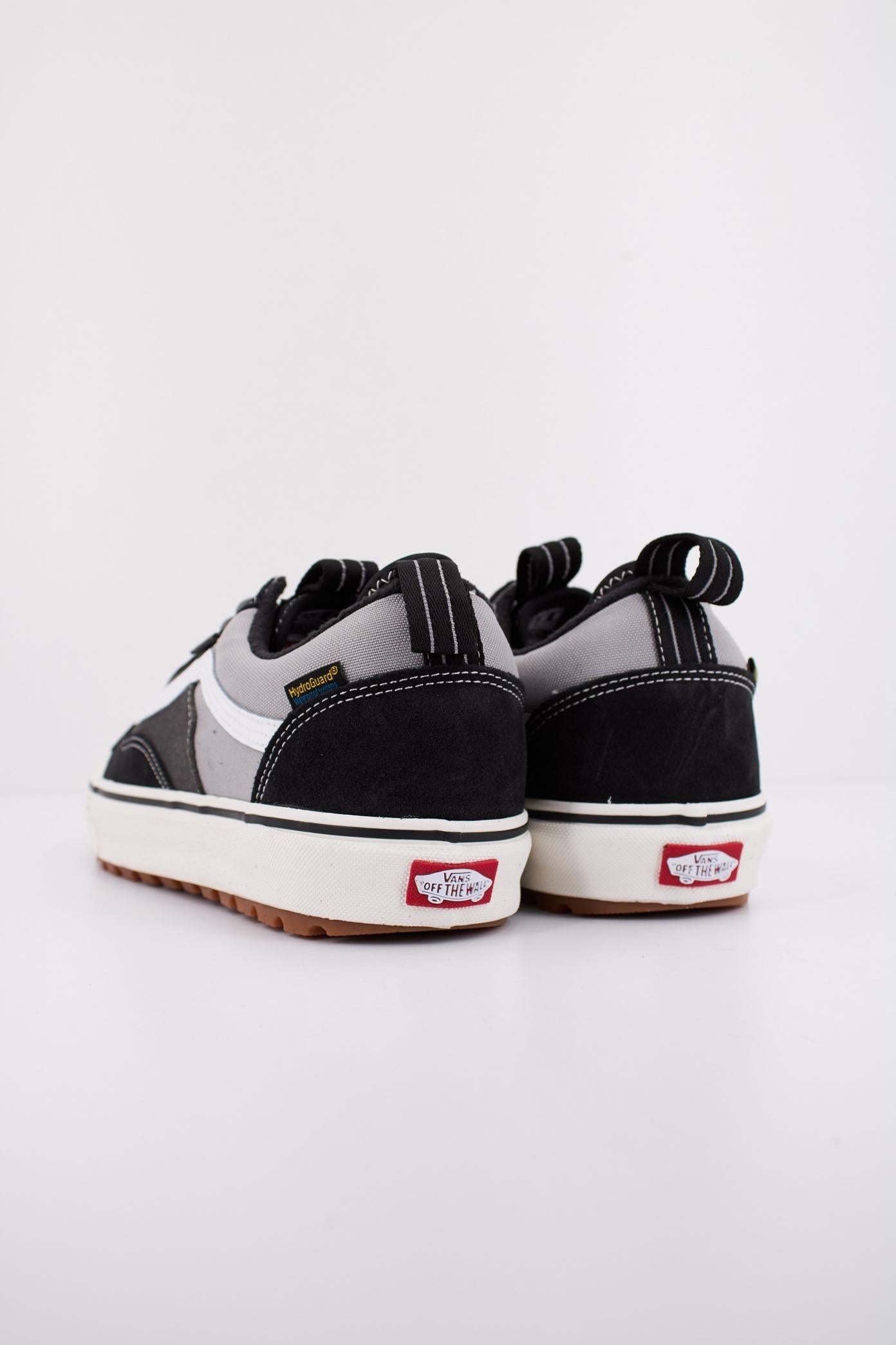 VANS MTE OLD SKOOL WATERPROOF en color GRIS  (4)