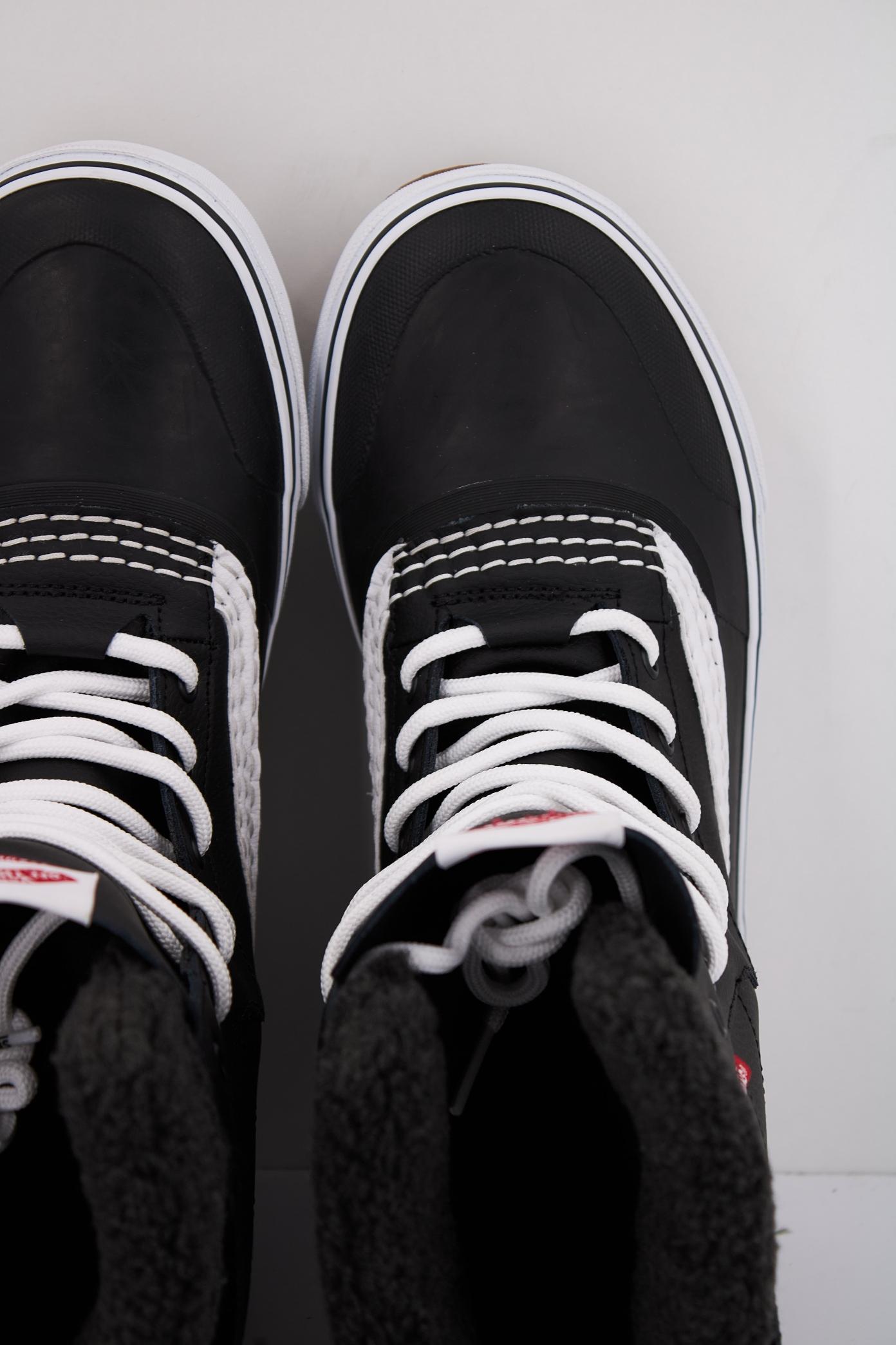 VANS MTE STANDARD WATERPROOF en color NEGRO  (3)