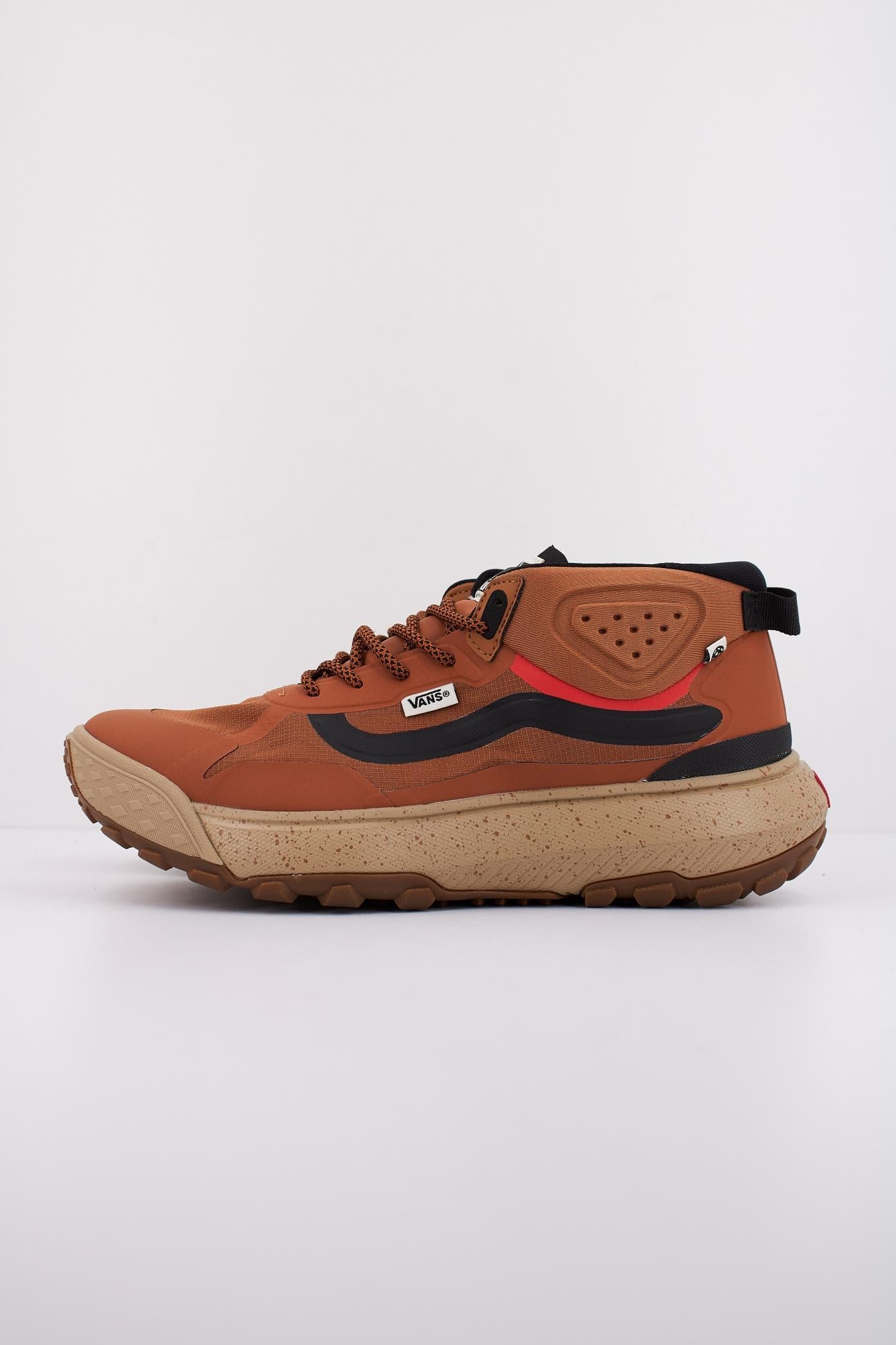VANS MTE CROSSPATH MID en color MARRON  (1)