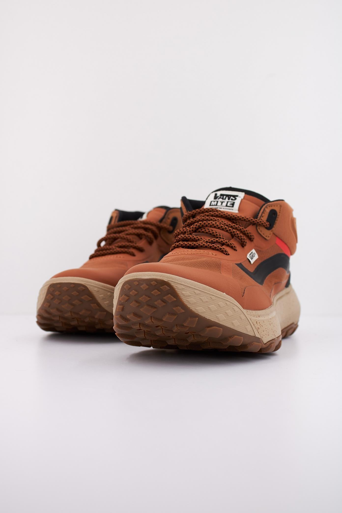 VANS MTE CROSSPATH MID en color MARRON  (2)
