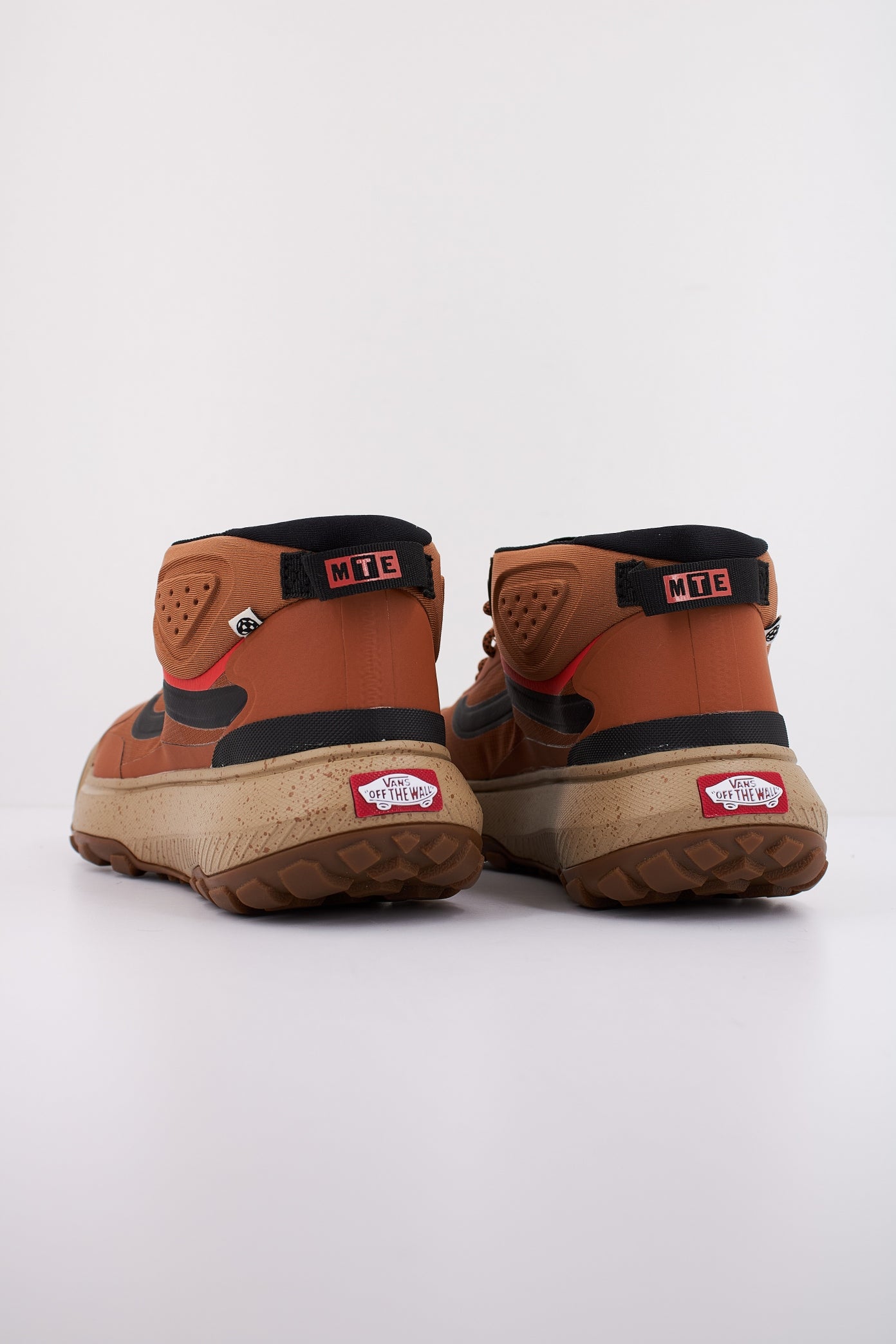 VANS MTE CROSSPATH MID en color MARRON  (4)
