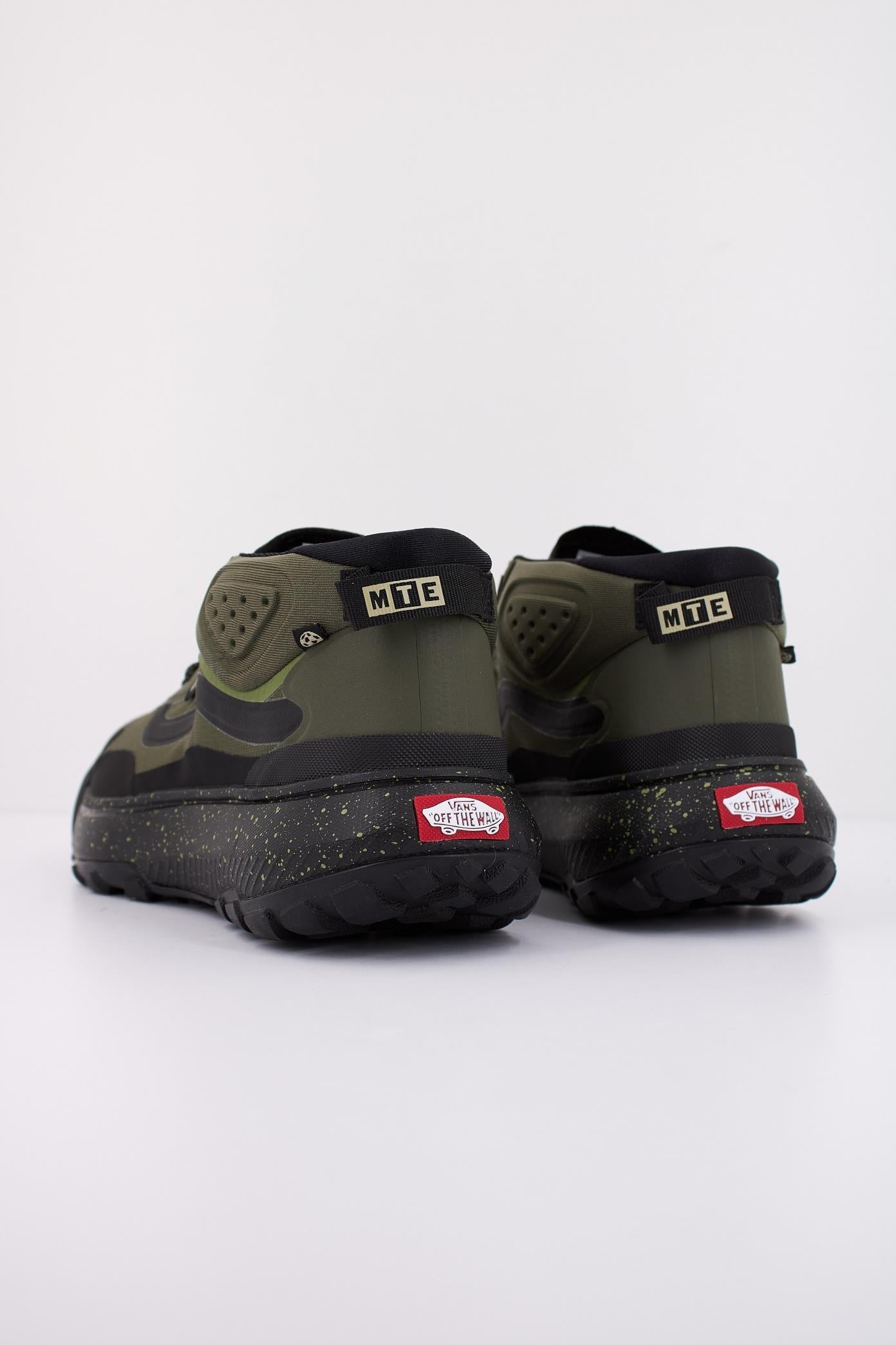 VANS MTE CROSSPATH MID en color VERDE  (4)