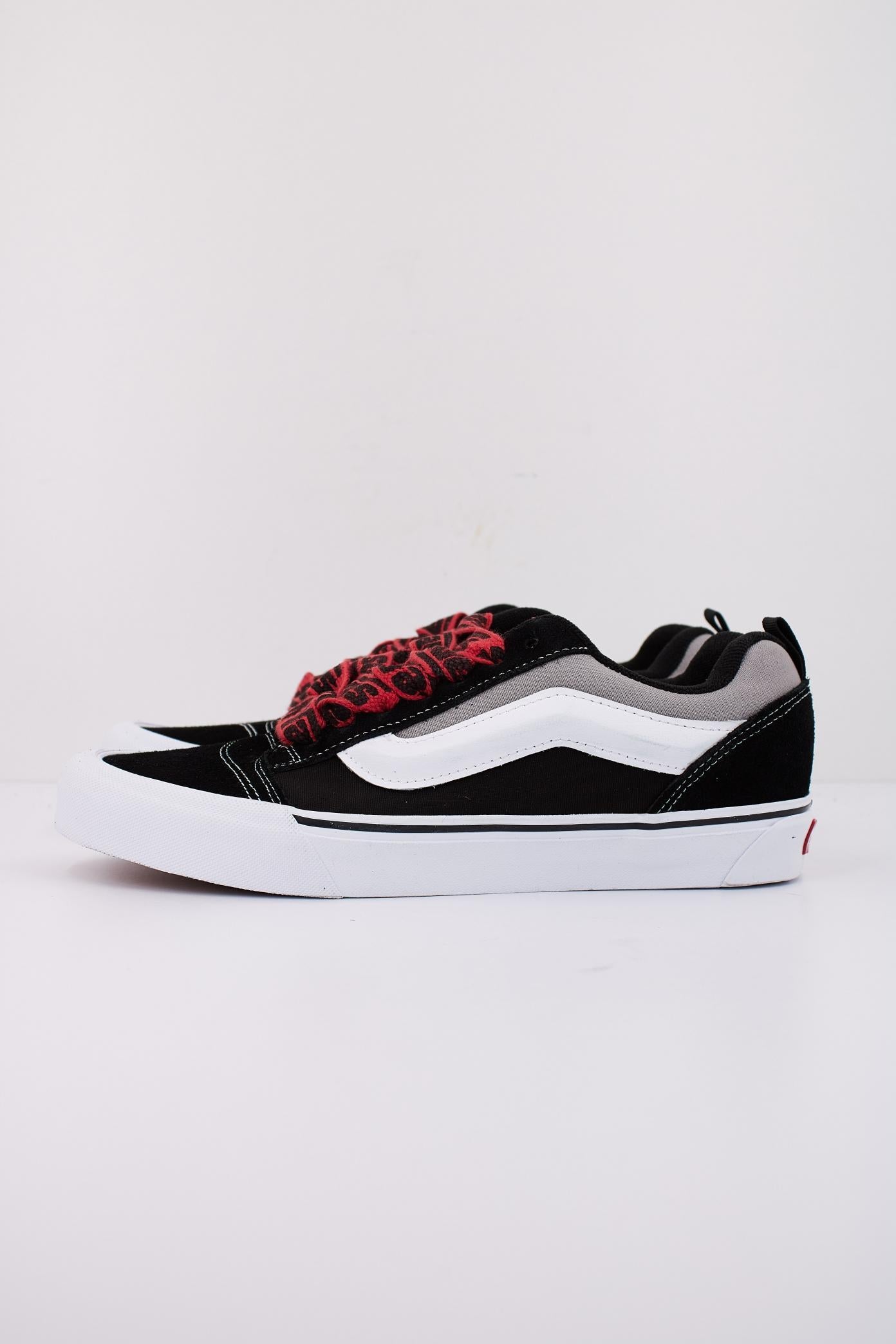 VANS KNU SKOOL en color NEGRO  (1)